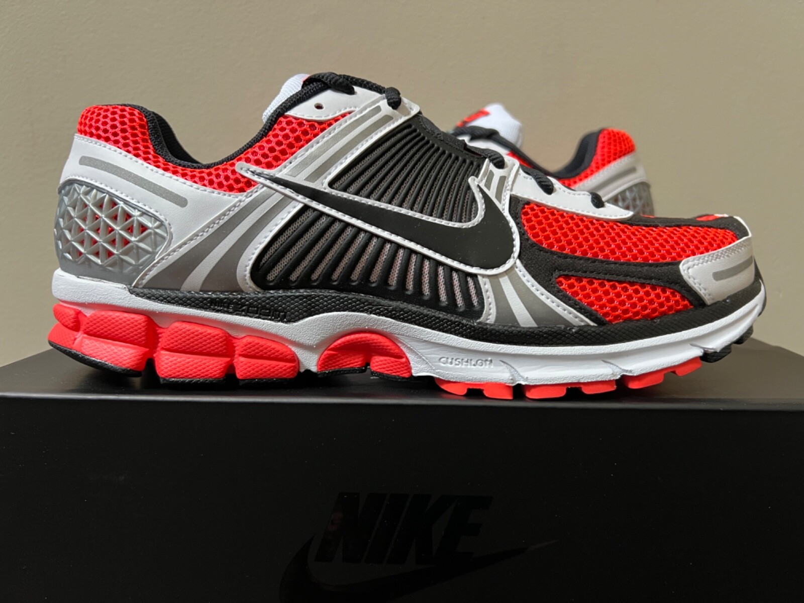 Nike Zoom Vomero 5 SE 'Bright Crimson' CZ8667-600 24