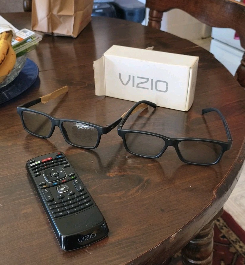 OEM Vizio Remote & 2 Pairs Passive 3D Glasses - For E3D420VX