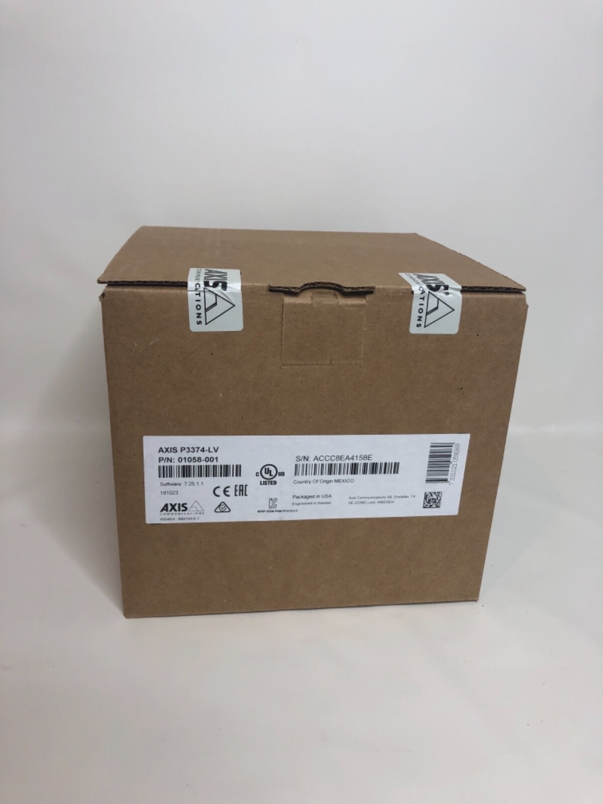 new Axis 01058-001 P3374-LV day-and-night dome in 720p with WDR, Zipstream