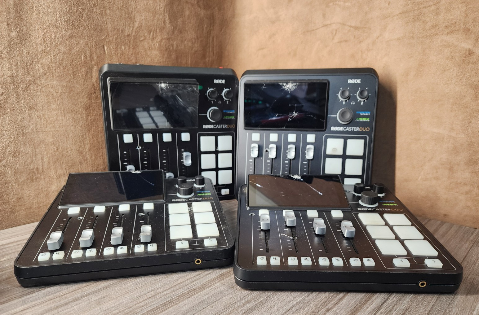 Rode RodeCaster Duo Streaming Mixer Integrated Audio Production Studio