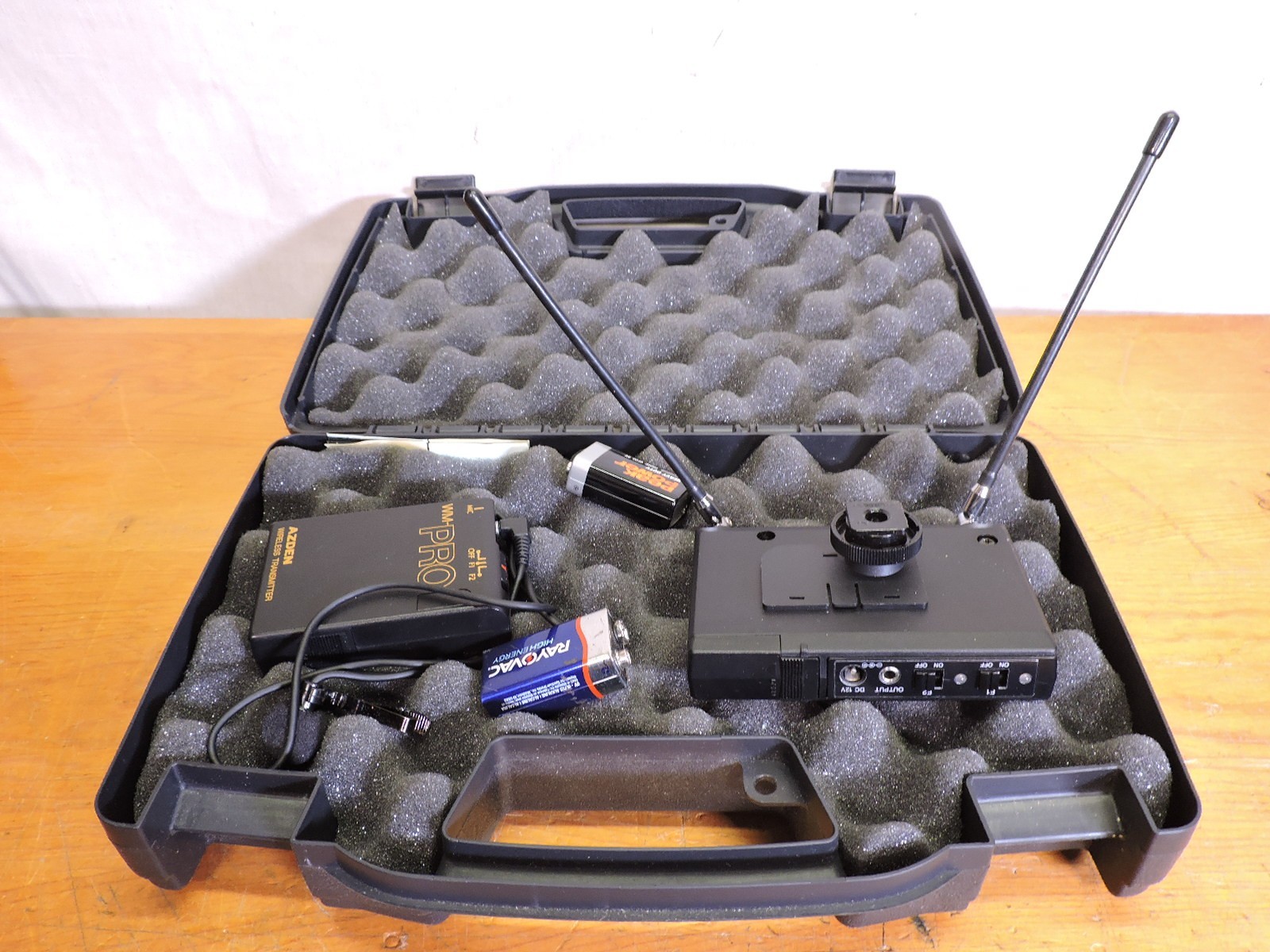 Samson Airline microphone wireless system for video camera Lav Tx & Hot foot Rx.