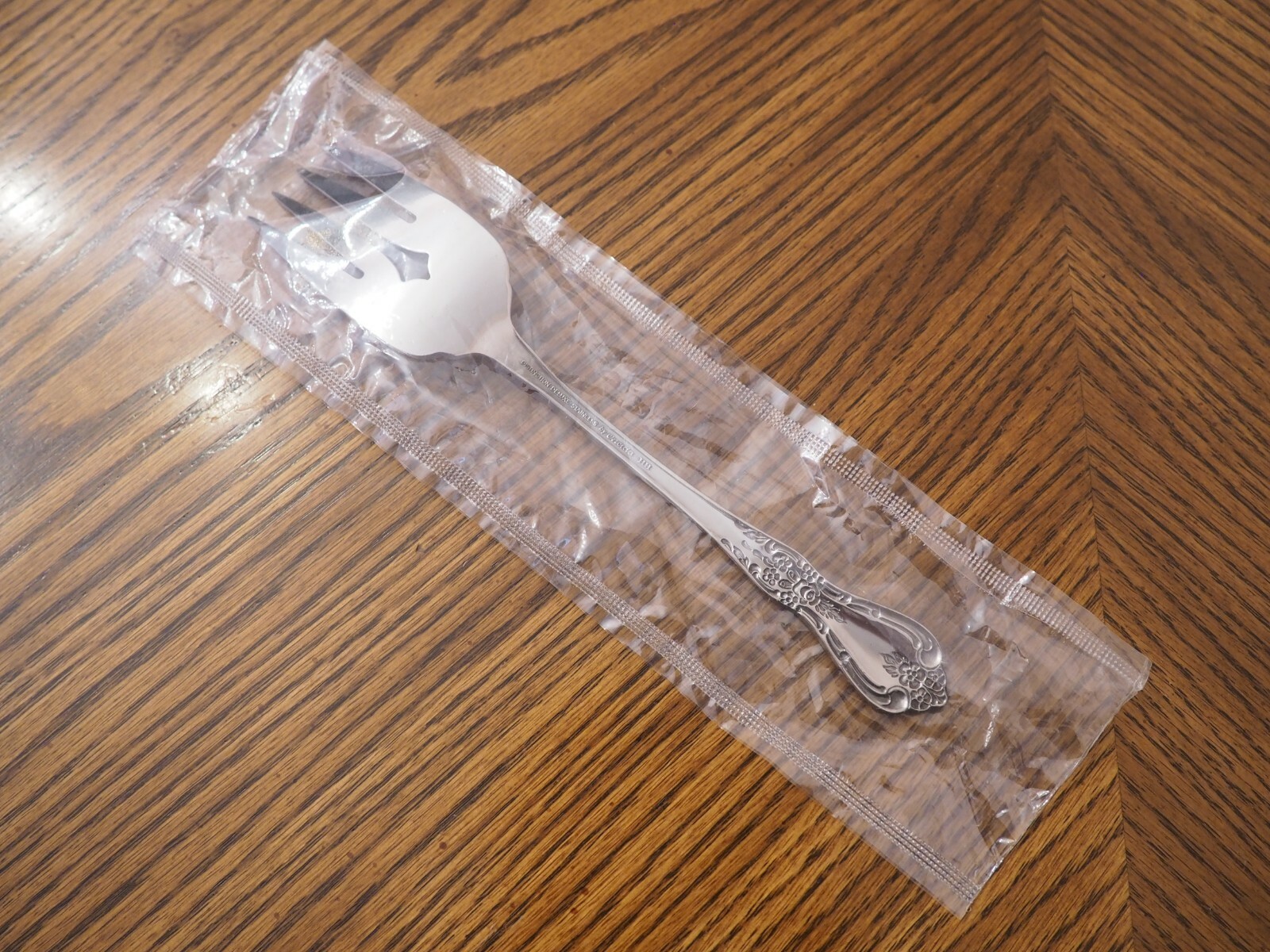 New ONEIDA SILVER Distinction Deluxe HH KENNETT SQUARE (Stainless) Serving Fork