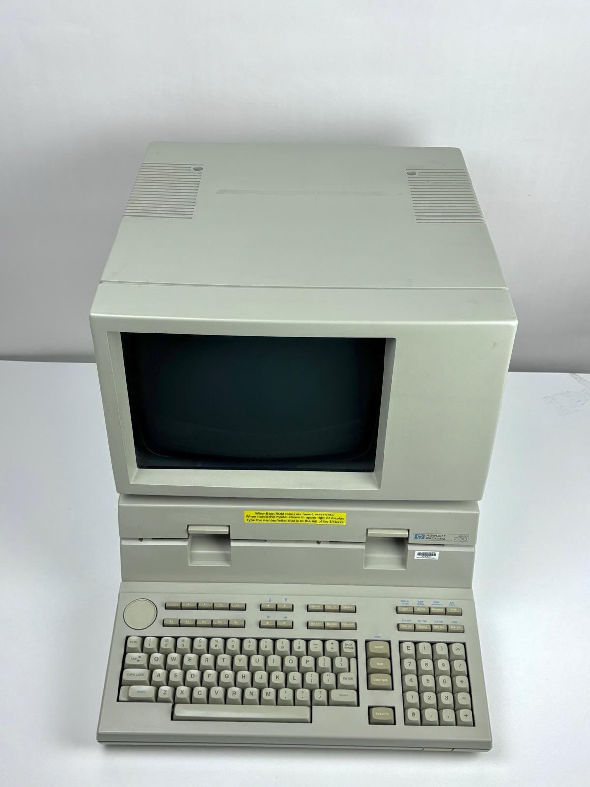 Vintage 1982 Hewlett Packard HP 9836A Computer Model 236