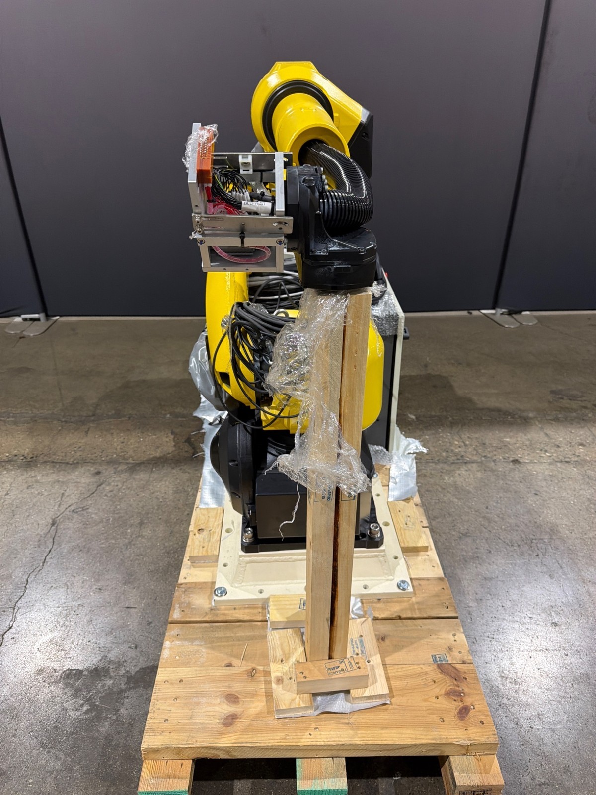 FANUC M‑10iD/10L Complete with R‑30iB Plus Controller USED