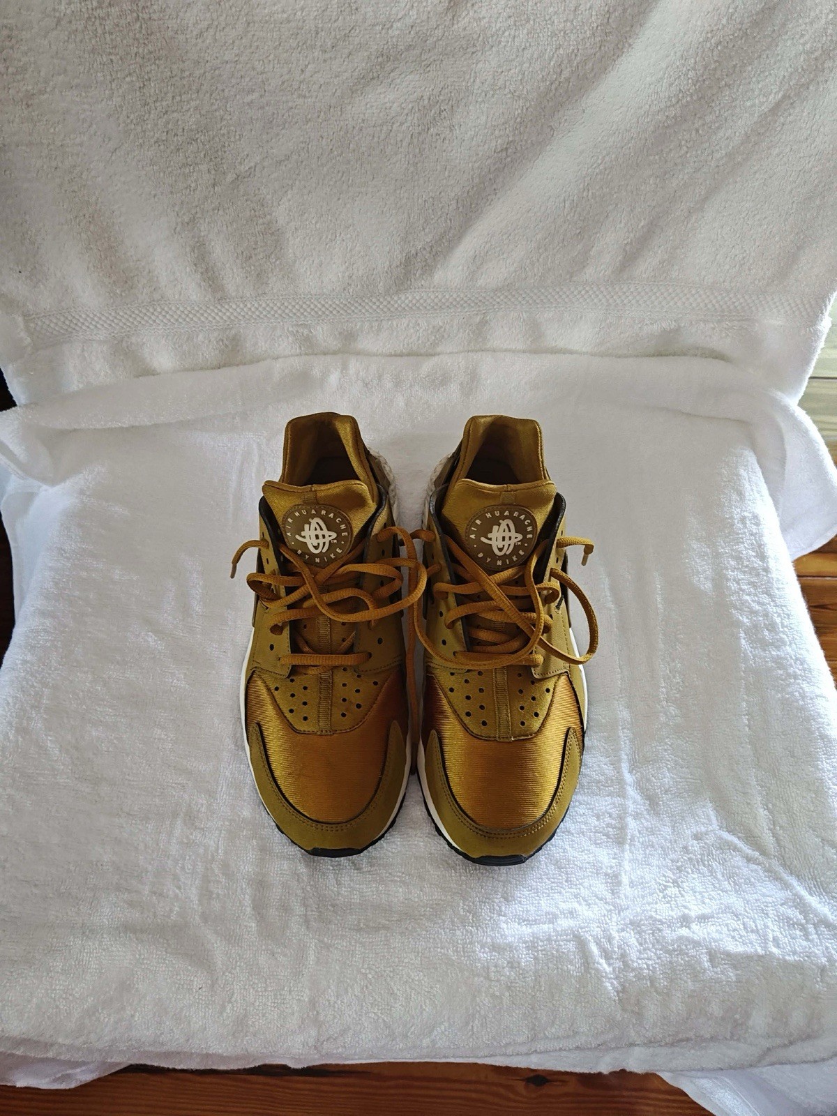 Nike Air Huarache Gold White Women Low Top Athletic Sneaker  Sz-11 W /9.5M