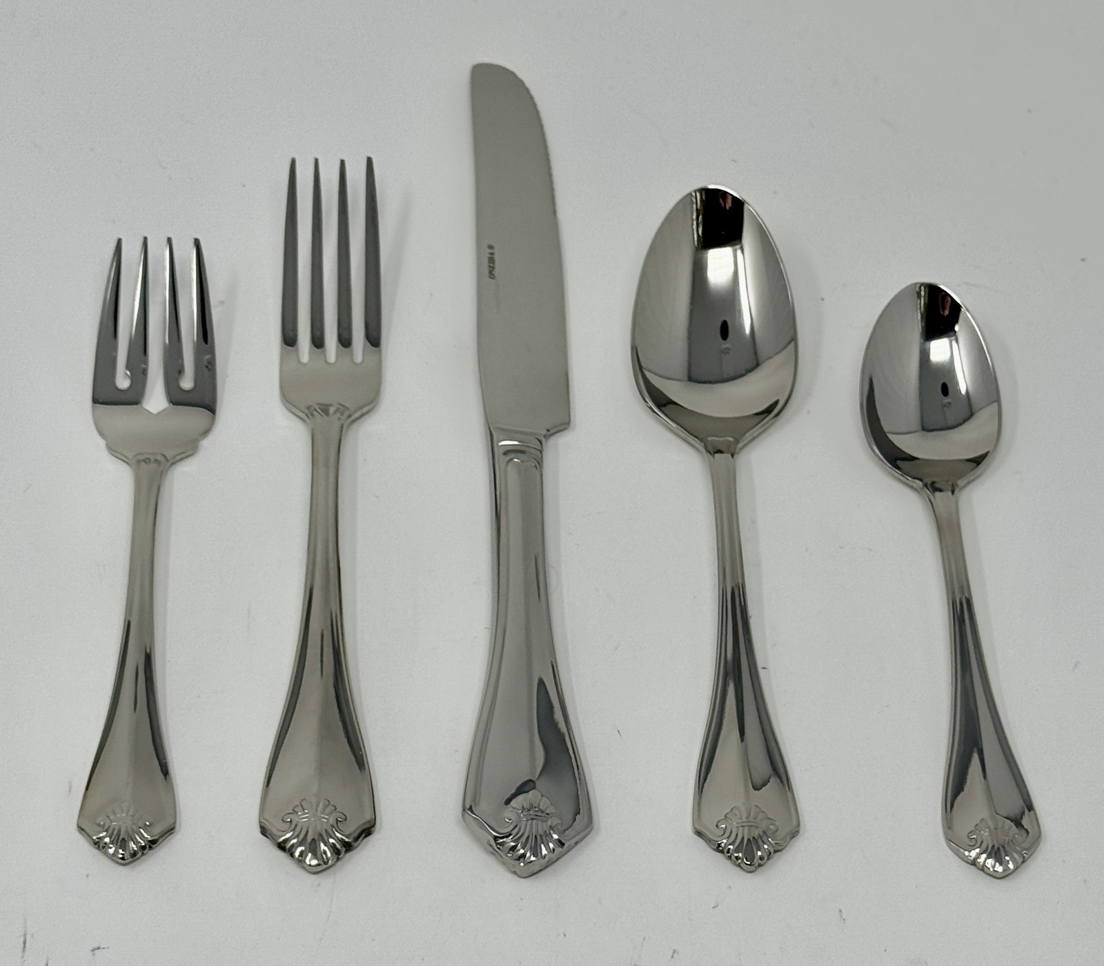 Oneida King James 20 Piece Service for 4 Quality 18/10 Stainless
