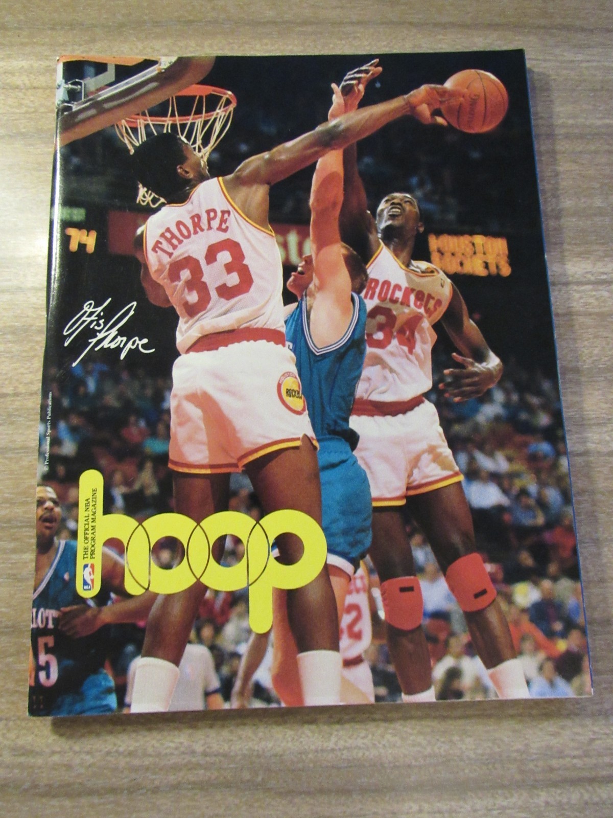 1989-90 Charlotte Hornets vs. Houston Rockets Program 12/30 Hakeem Olajuwon DD
