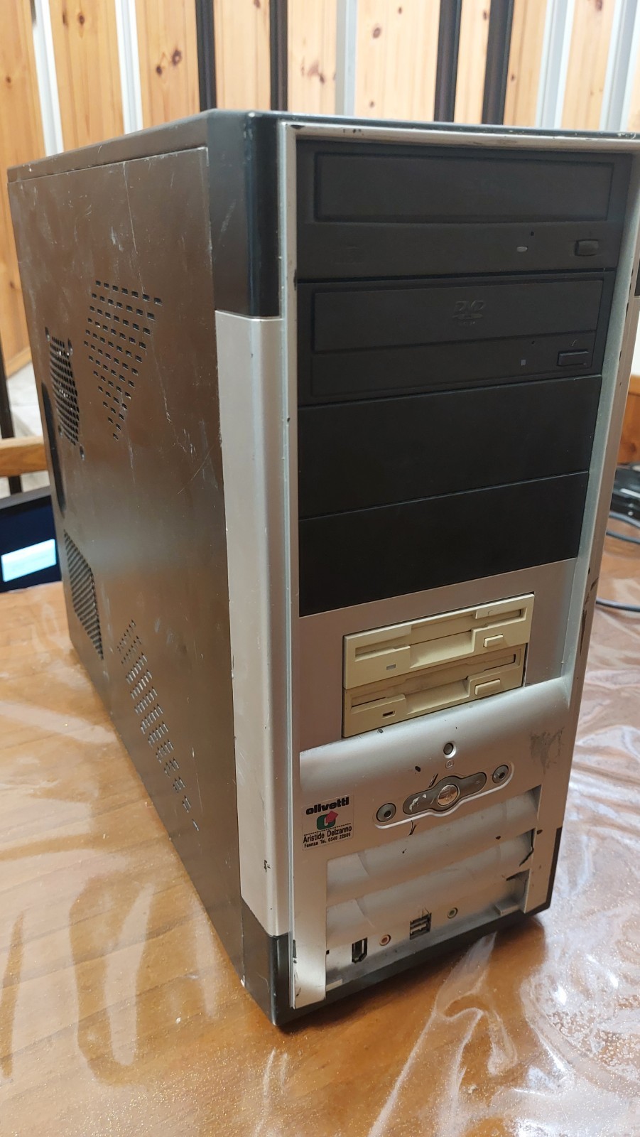 OLIVETTI PENTIUM 4 RETRO VINTAGE PC