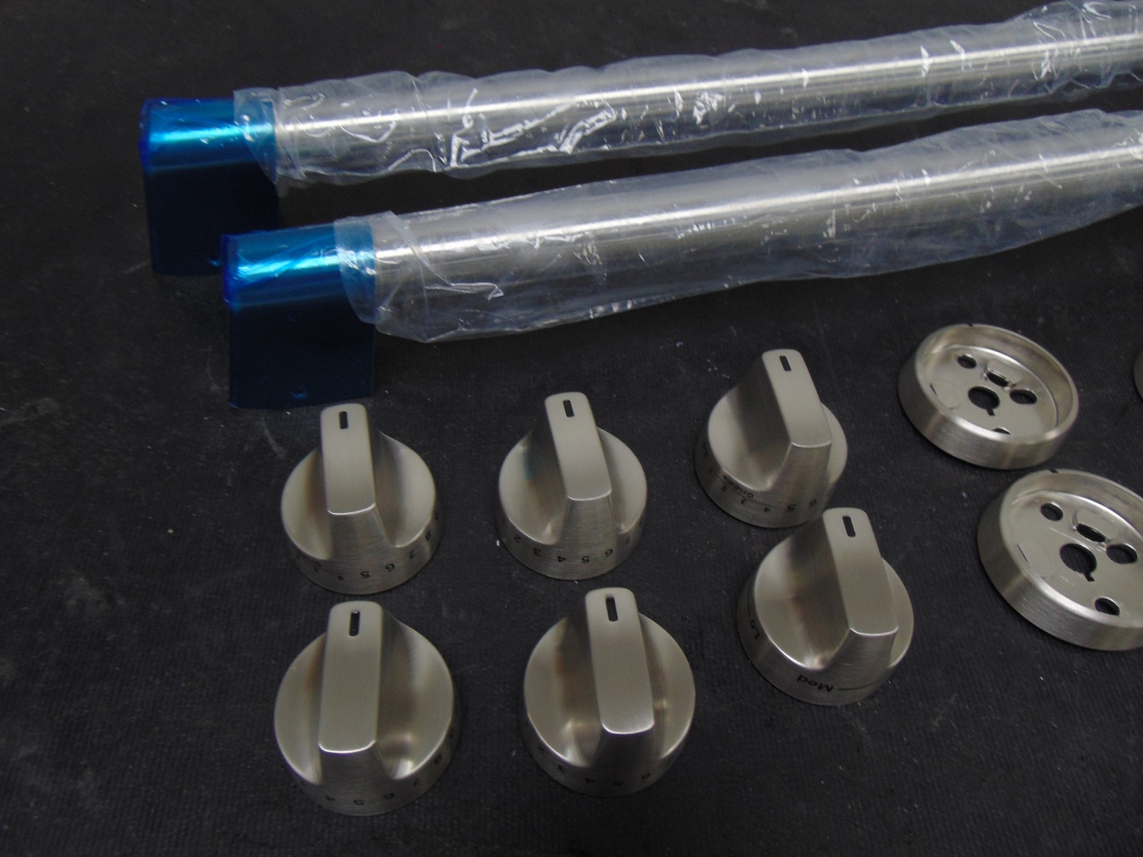 CAFÉ Front Control Gas Knobs and Handles Brushed Stainless CXFCGHKPMSS