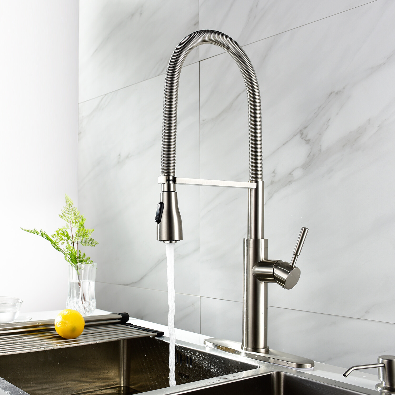 Single-Handle Spring Spout Kitchen Sink Faucet with Pull Down Sprayer