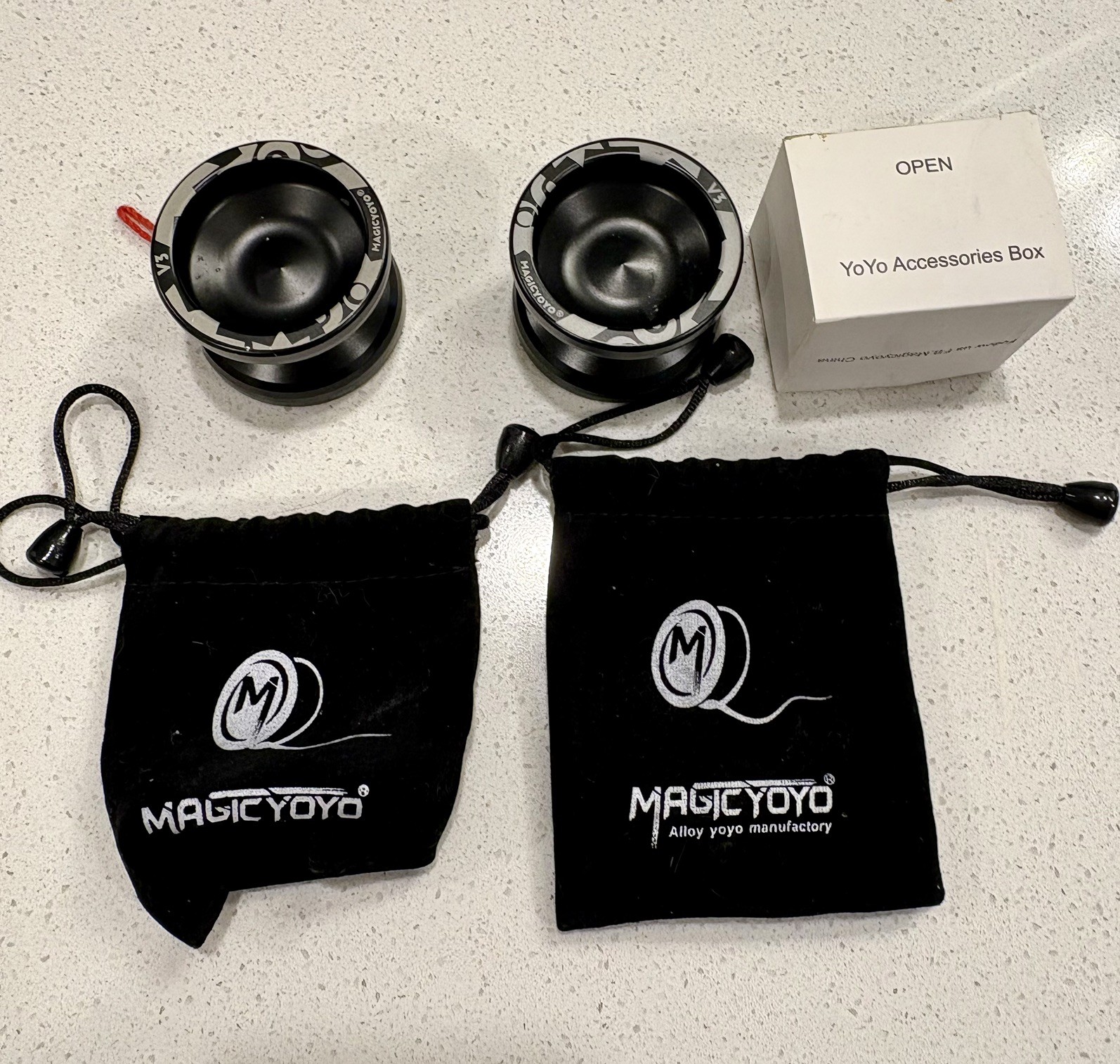 MAGIC YOYO LOTS OF 2 with an Accessories Box