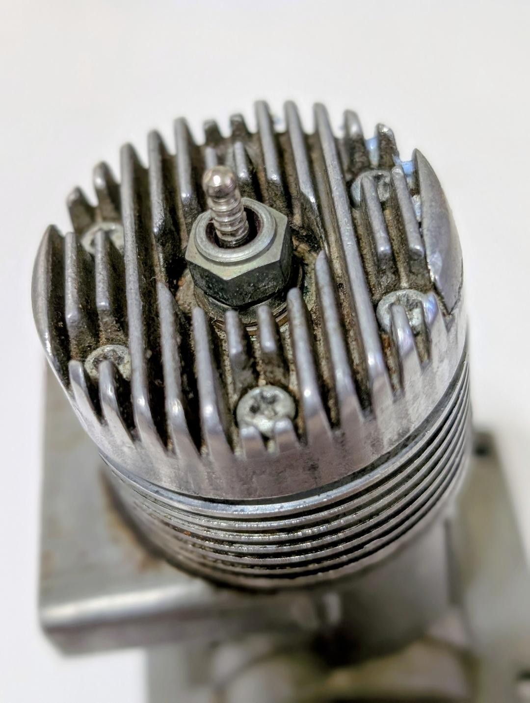 FOX 40 CONTROL LINE ENGINE, GOOD COMPRESSION AND CONDITION, ESTATE FIND
