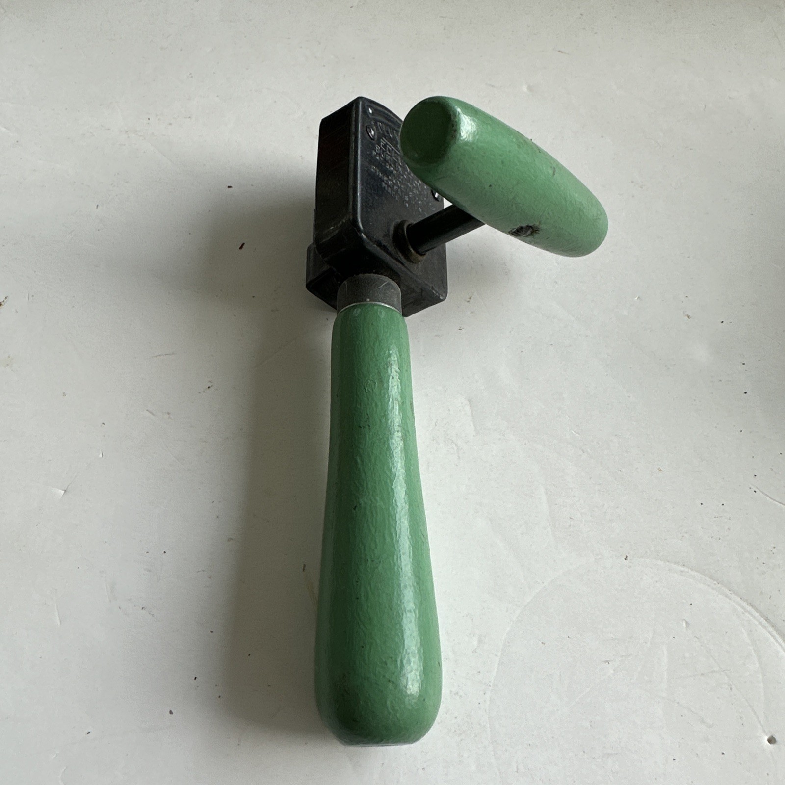 Vintage Edlund Junior Crank Can Opener Green Wood Handles Pat June 18 29 USA
