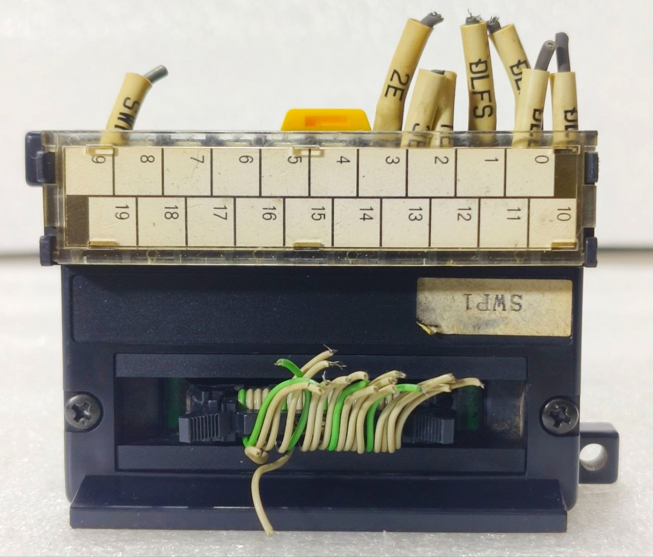 YOSHIDA ELECTRIC INDUSTRY PS7D-20V4 INTERFACE TERMINAL BOARD 125V 1A (USED)