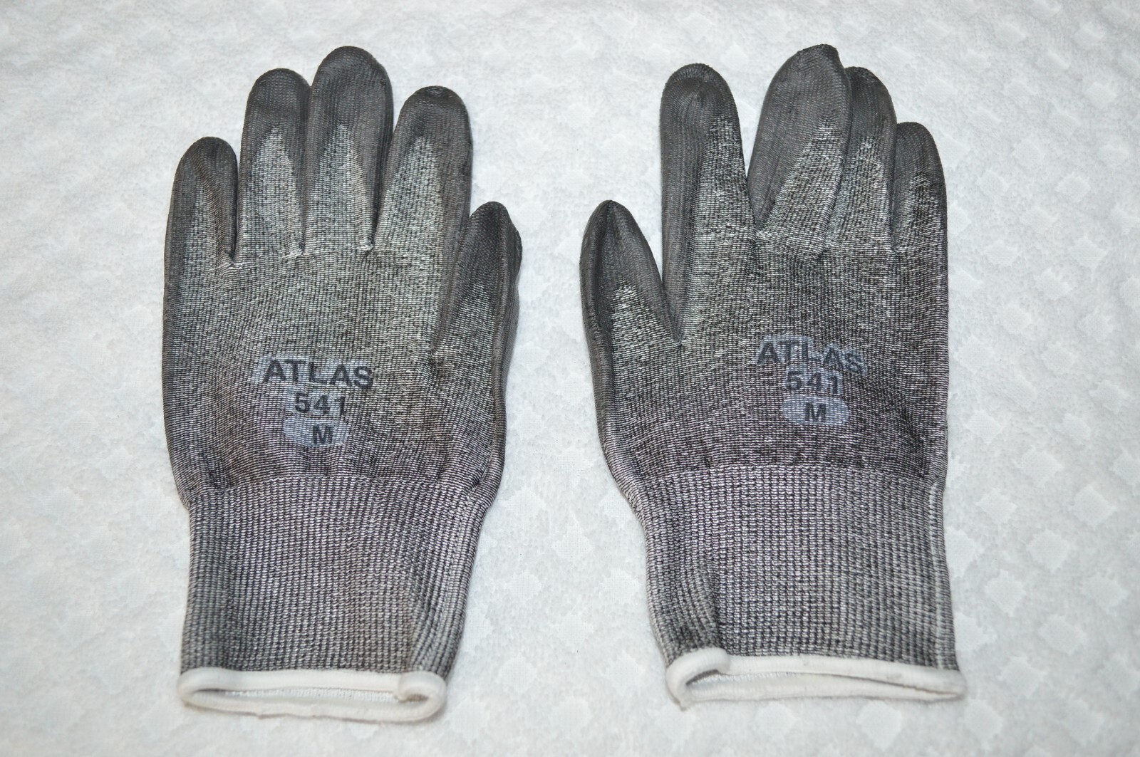METAL DETECTING ACCESSORIES ~ CUT RESISTANT GLOVES ~ MEDIUM ~ 541 ~ GRAY ~1 PAIR