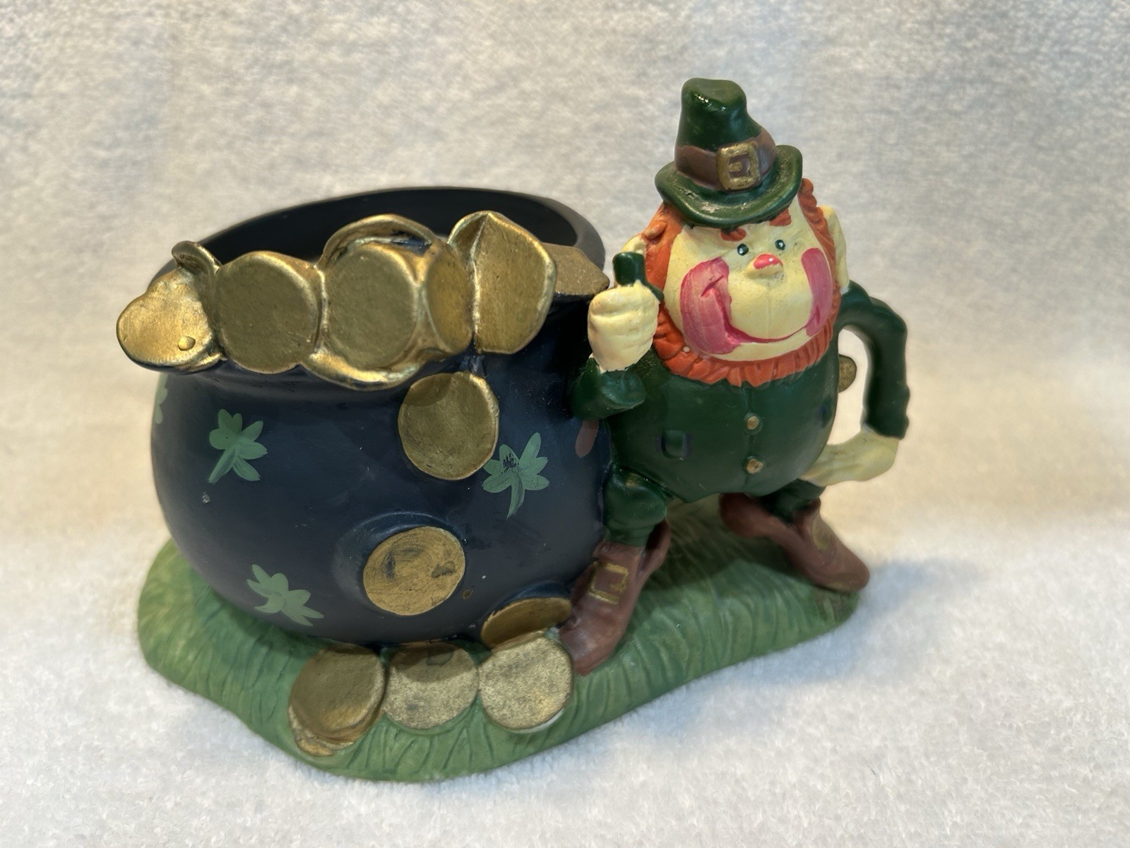 New Holland St. Patrick's Day Leprechaun planter 1995