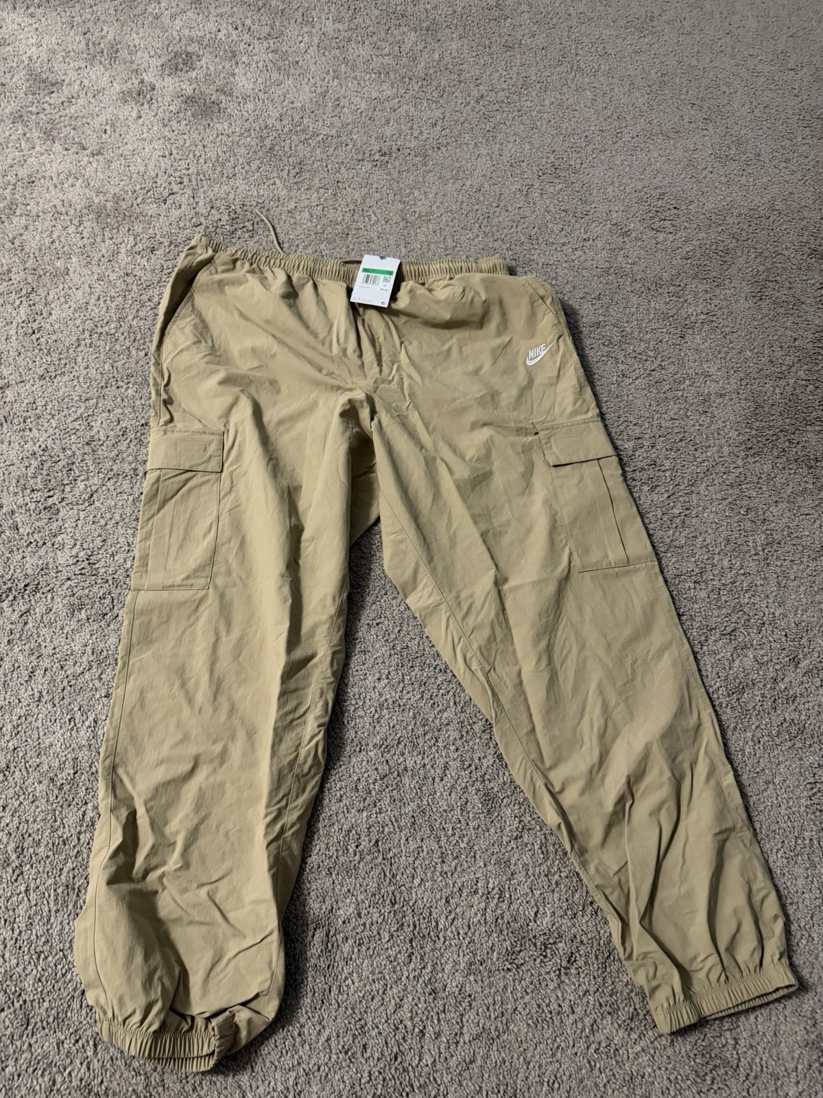Nike Sportswear Club Woven Cargo Pants Standard Fit Tapered Leg NWT Men’s XL NWT