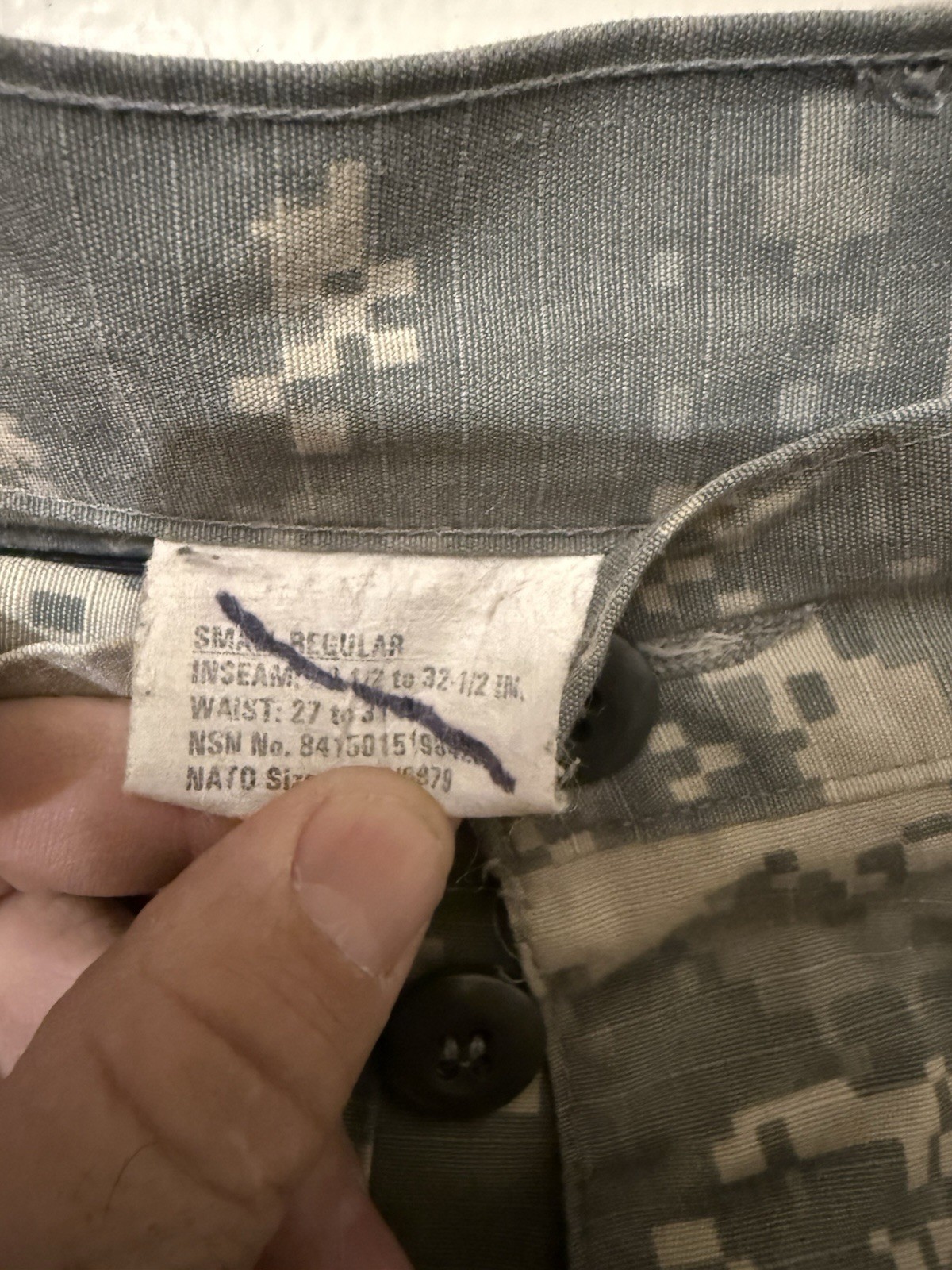 Us Army Digital Camo Pants Missing One Button On Pants ￼