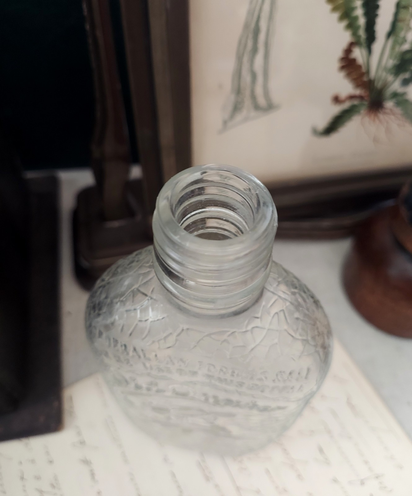Old Quaker Pint Size Whiskey Embossed Quaker And Spider Web Texture