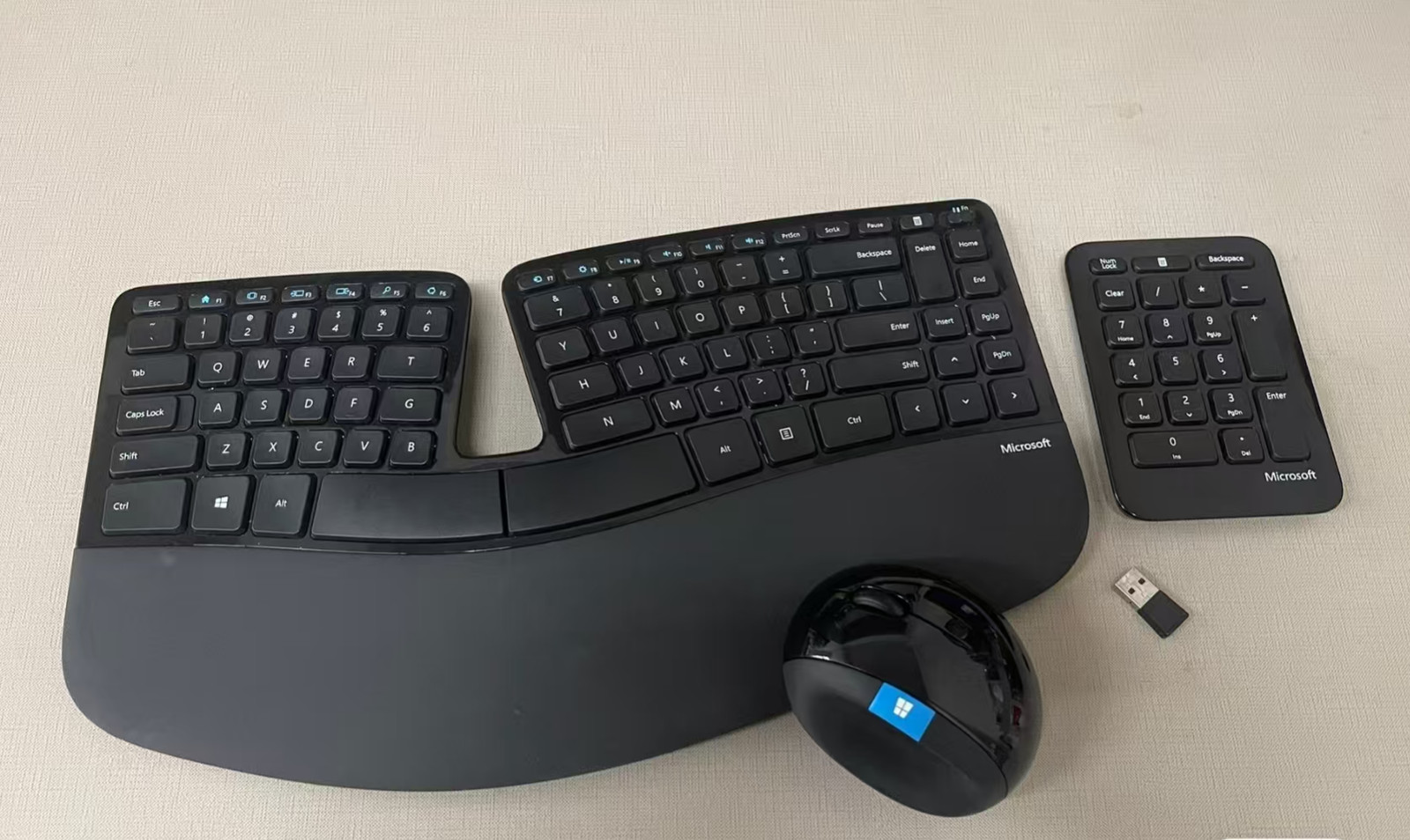 Microsoft Sculpt Ergonomic Keyboard with keypad&mouse for Business USED