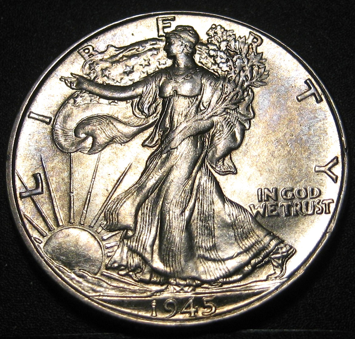 1945-P SILVER LIBERTY WALKING HALF DOLLAR - 90% SILVER - UNCIRCULATED  (f)