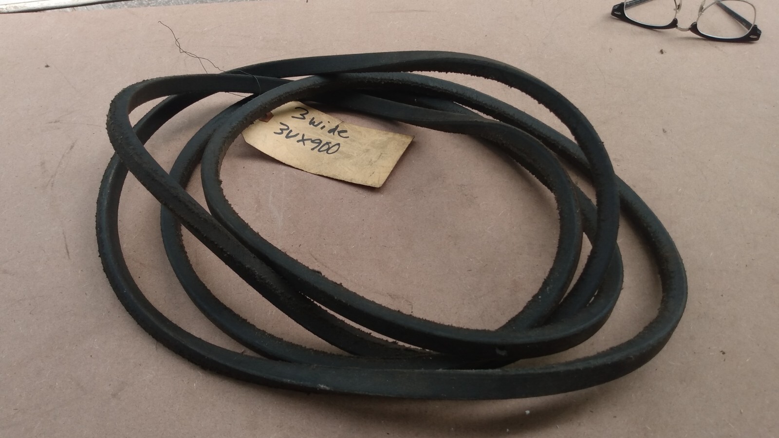 unbranded 3v900 v belt - used