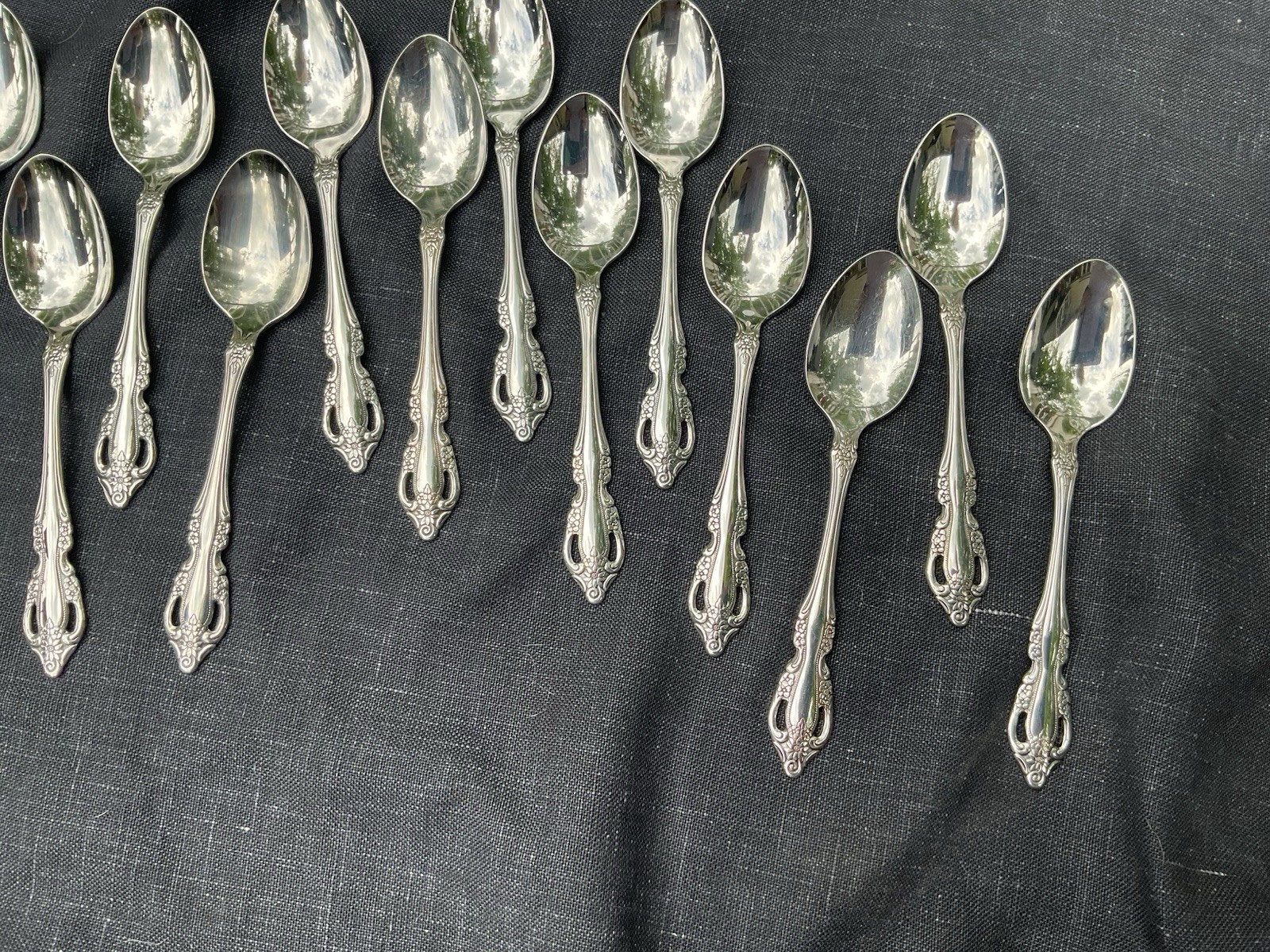 ONEIDA RAPHAEL Stainless Steel USA Flatware Set 101 Pieces