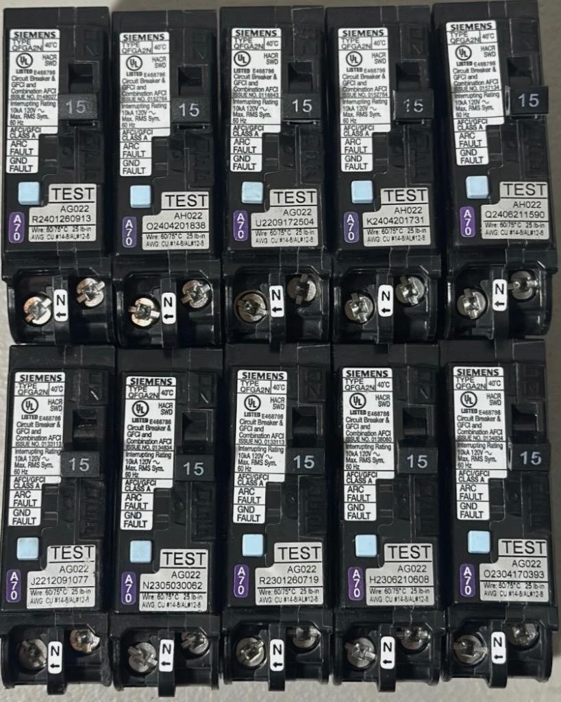 LOT OF 10 SIEMENS Q115DFN 15A PLUG ON NEUTRAL AFCI/GFCI BREAKER NEW