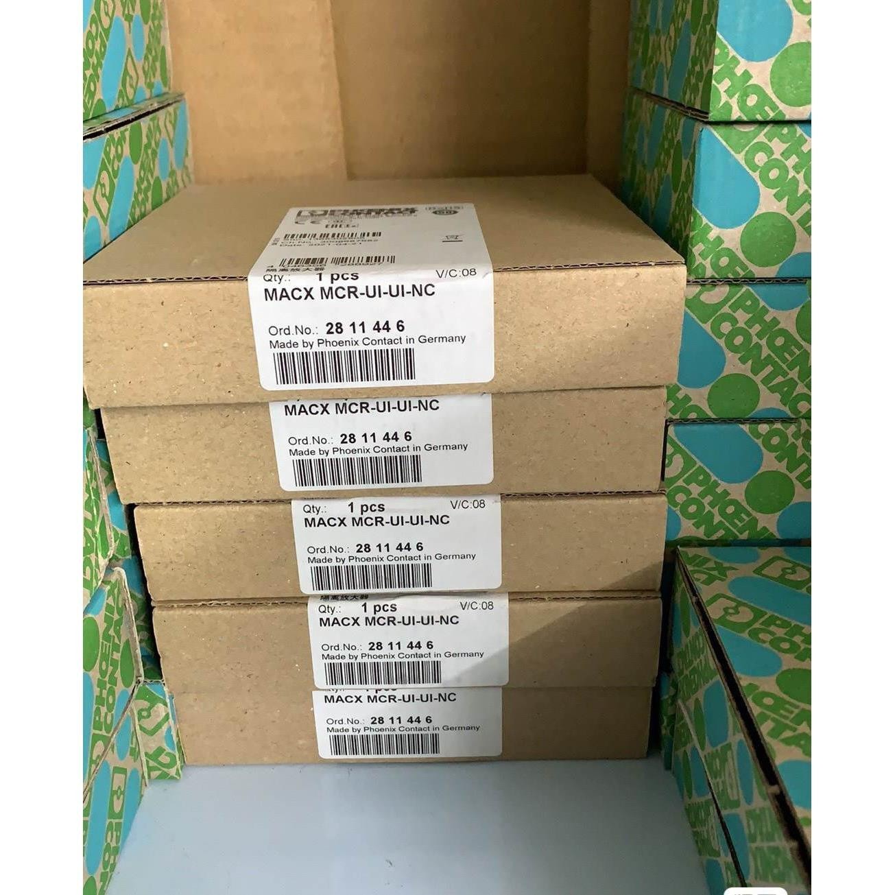 1PCS NEW Phoenix MACX MCR-UI-UI-NC 2811446 Signal conditioner UPS shipping