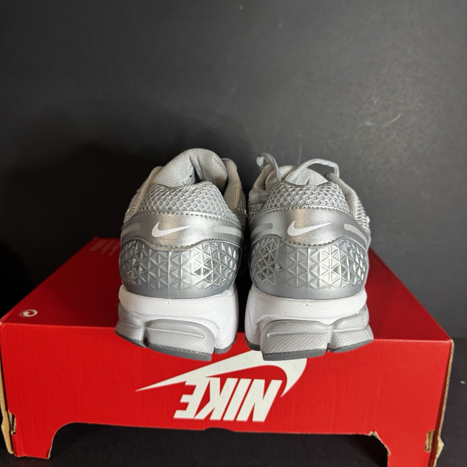 Mens Size 9 Nike Air Zoom Vomero 5 Wolf Grey Running Shoes FJ4151 003 New No Lid