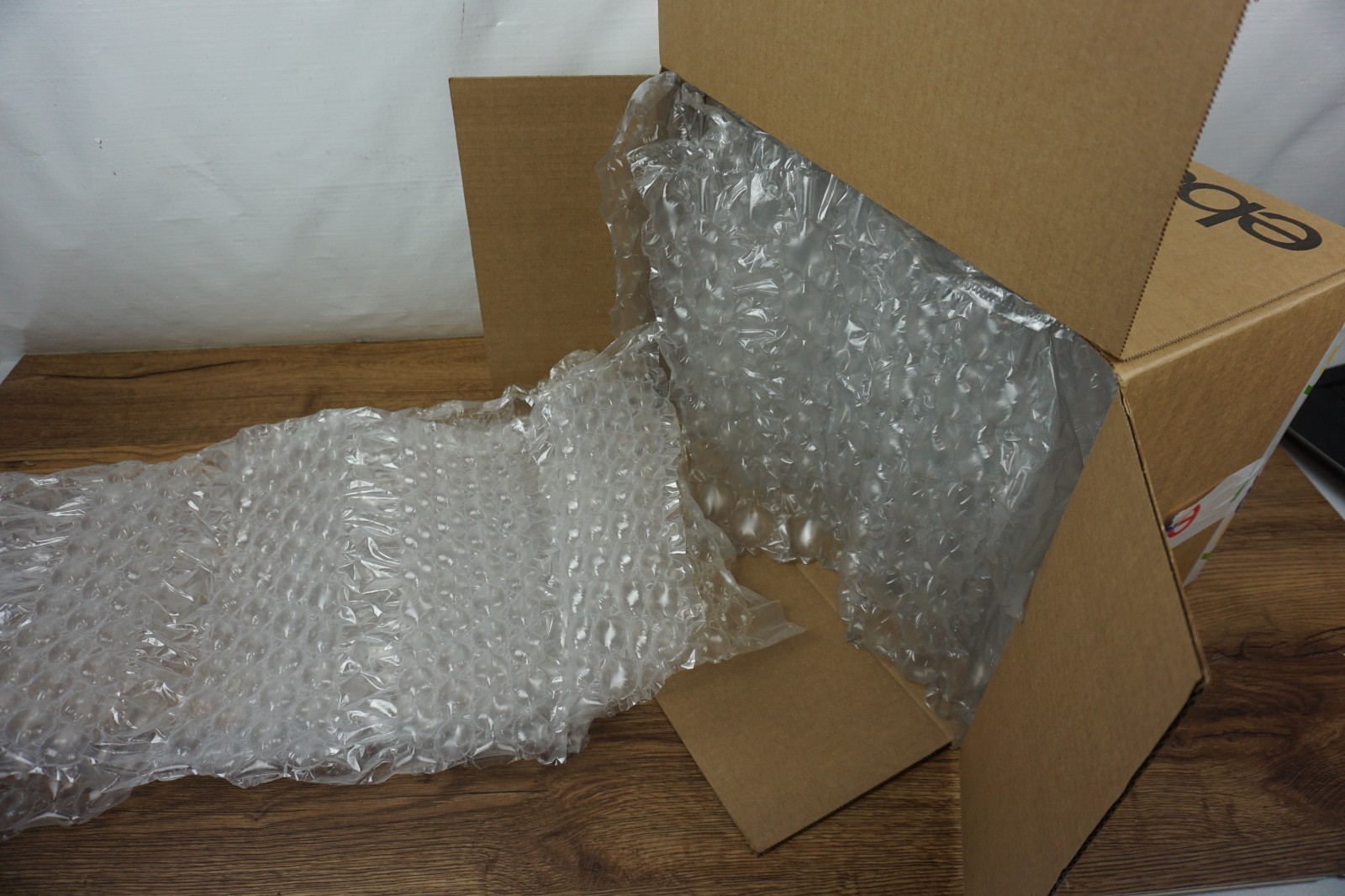 16 x 12 x 8 box of packing bubble cushioning