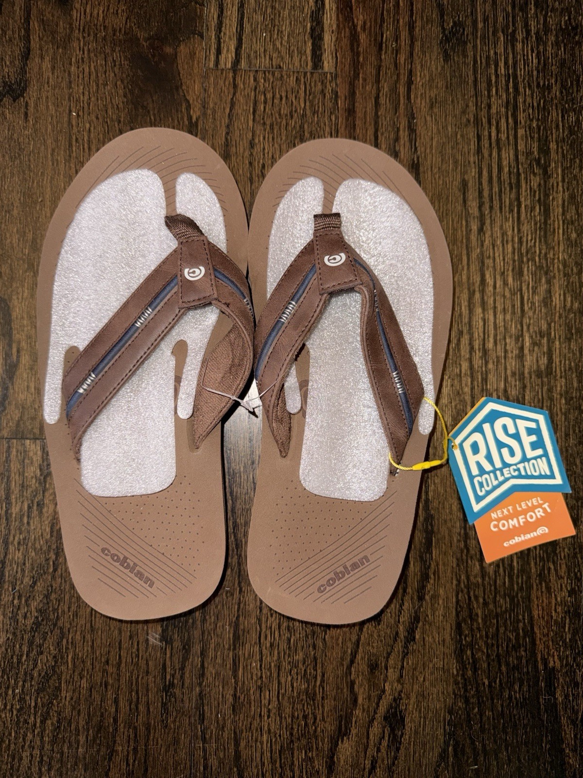 New- Orig $55 Mens 9M Brown Cobian Ponto Rise Synthetic Leather Flip Flop Sandal