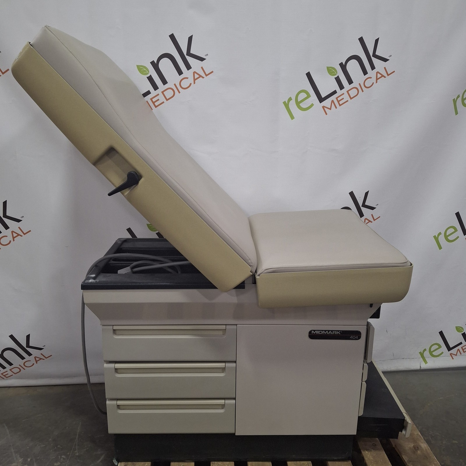 Midmark 404 Exam Table