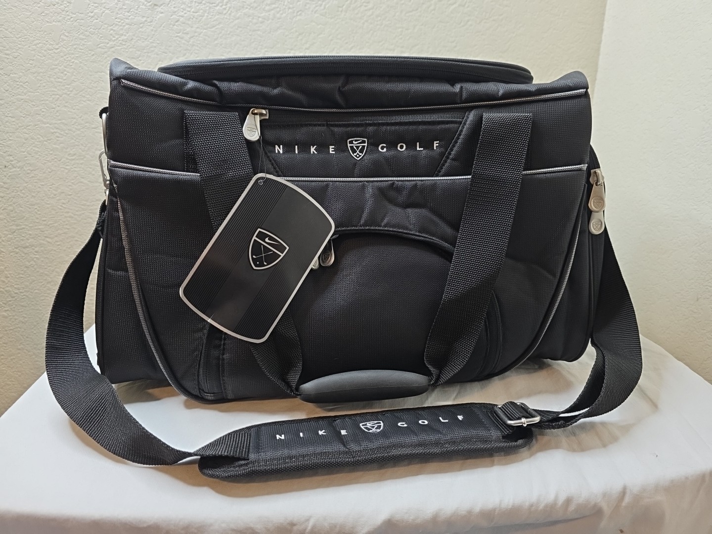 Nike Golf Medium Duffel Bag Black TG0003 Adult Unisex Travel Gym NWT