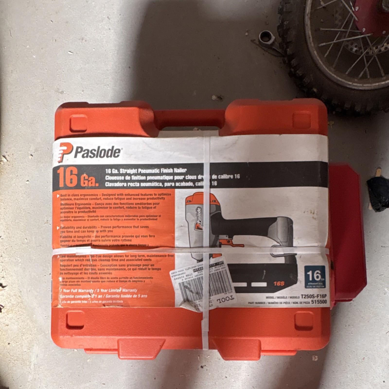 Paslode 16 Ga Straight Pneumatic Finish Nailer T250S-F16P with Case