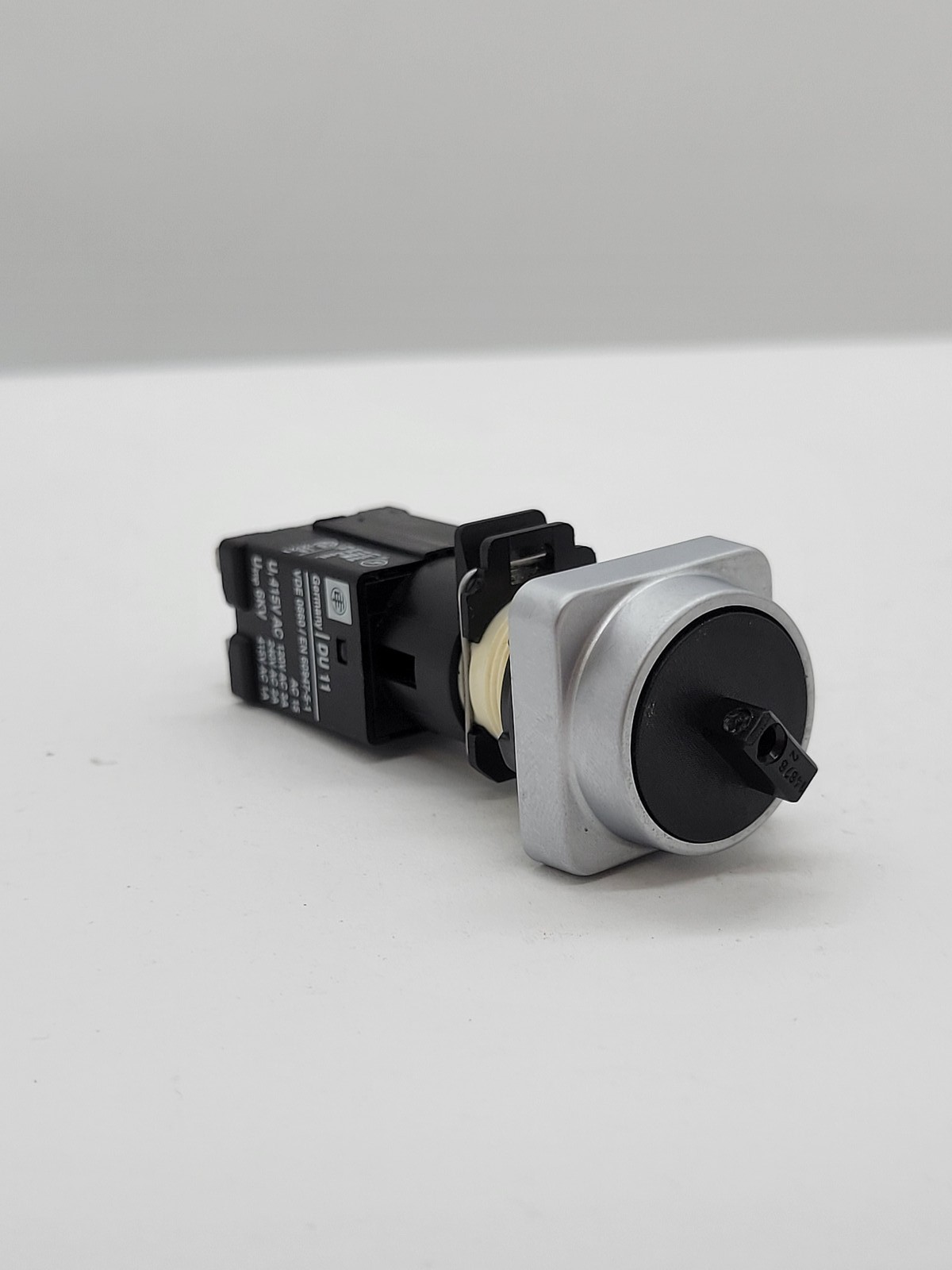 Square D D6G2SDU11 Selector Switch 415V AC-120V 3A 6KV 4 Pin 2 Position Switch