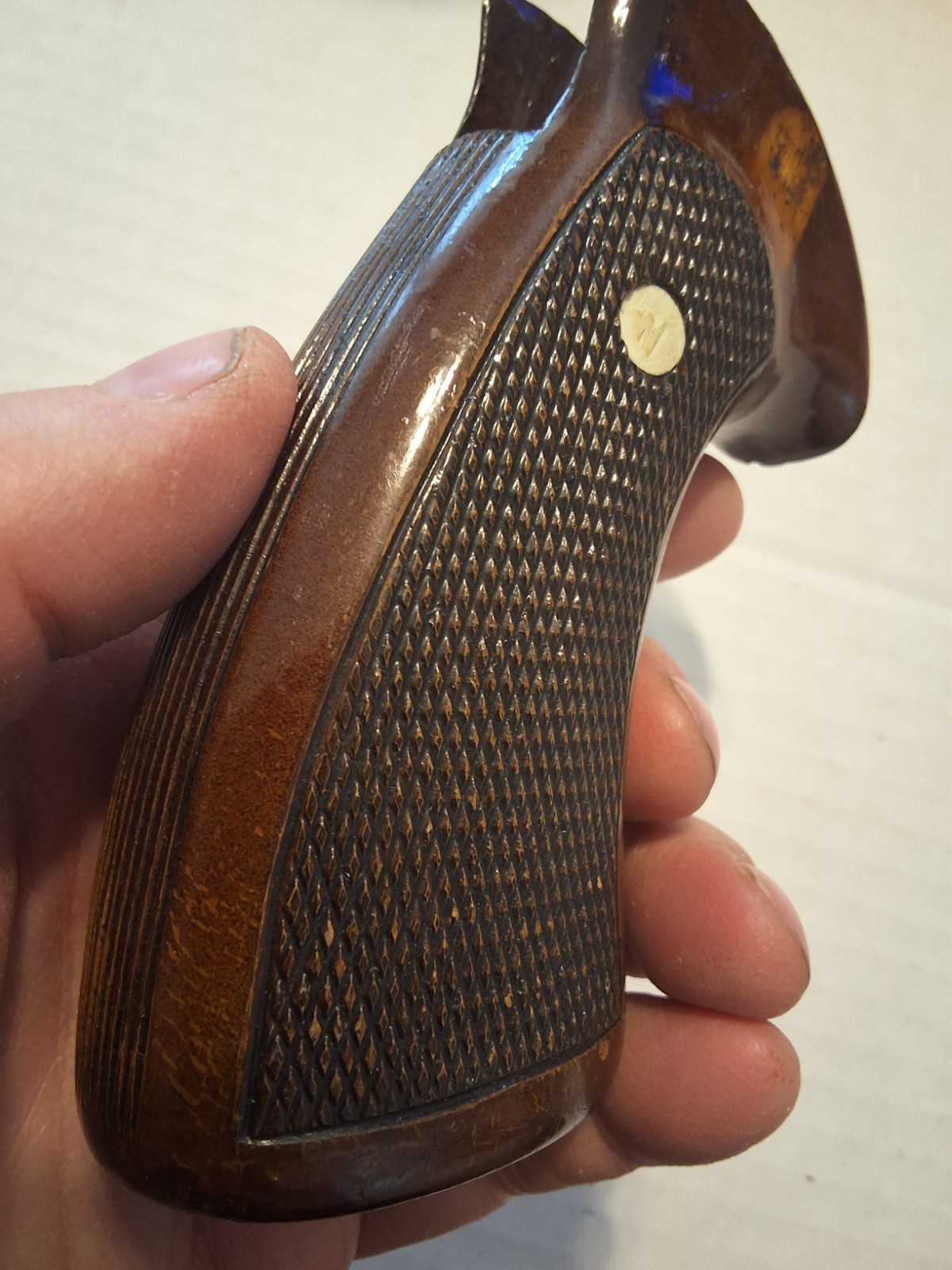 DAN WESSON GRIPS WOOD BROWN CHECKERED