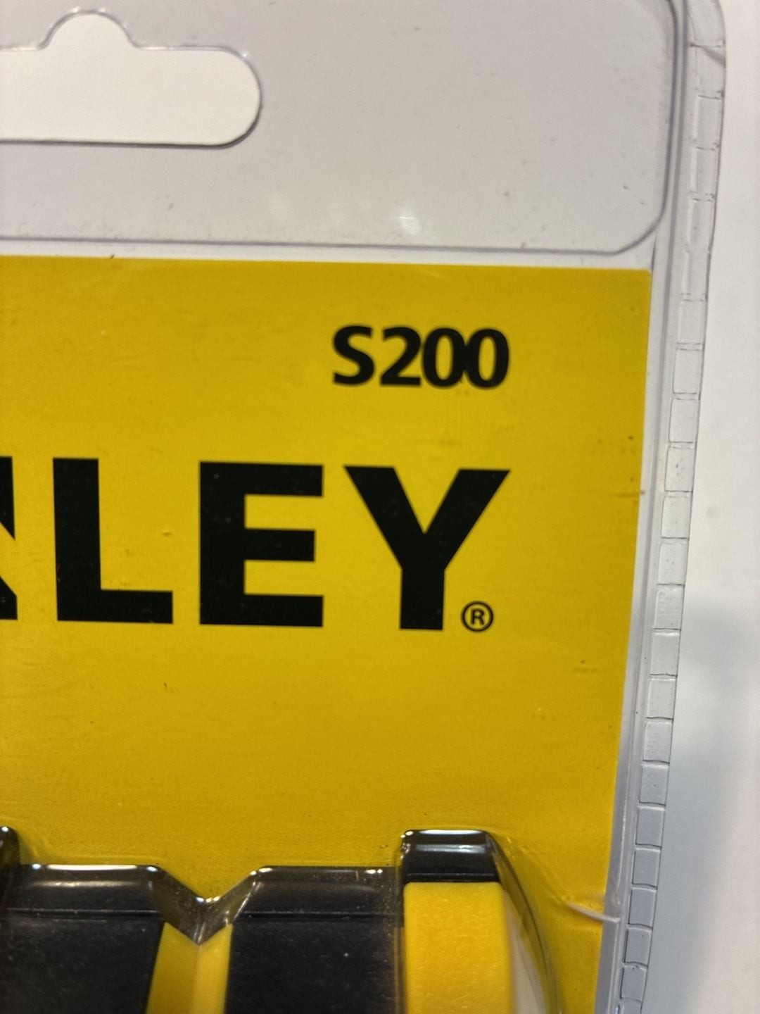 Stanley S200 Stud Sensor 200 with Live Wire Detection STHT77406