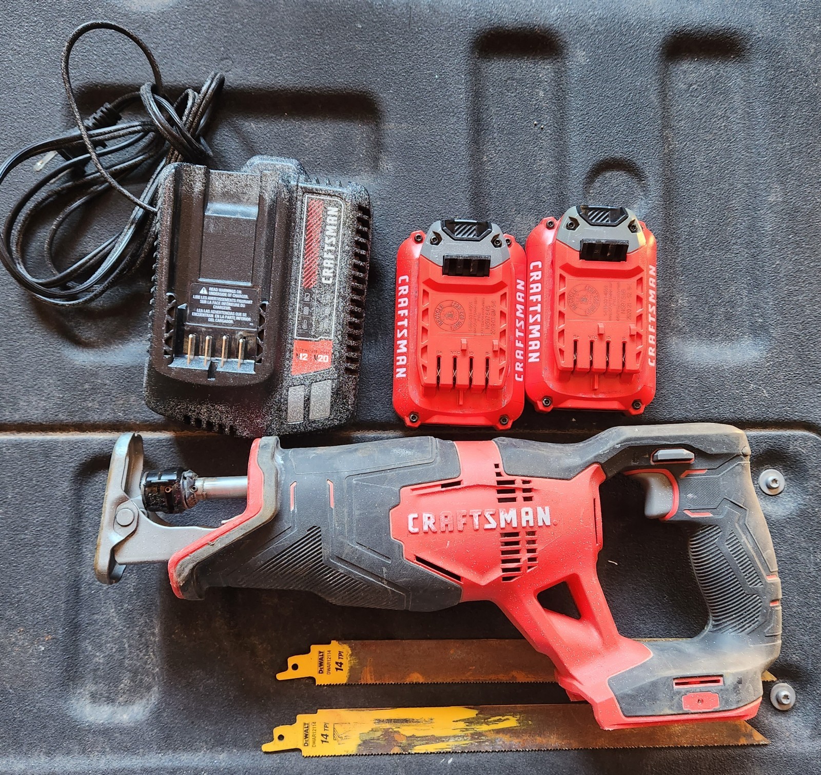 CRAFTSMAN 20V CMCS300 with 2- Batteries & 1- Charger