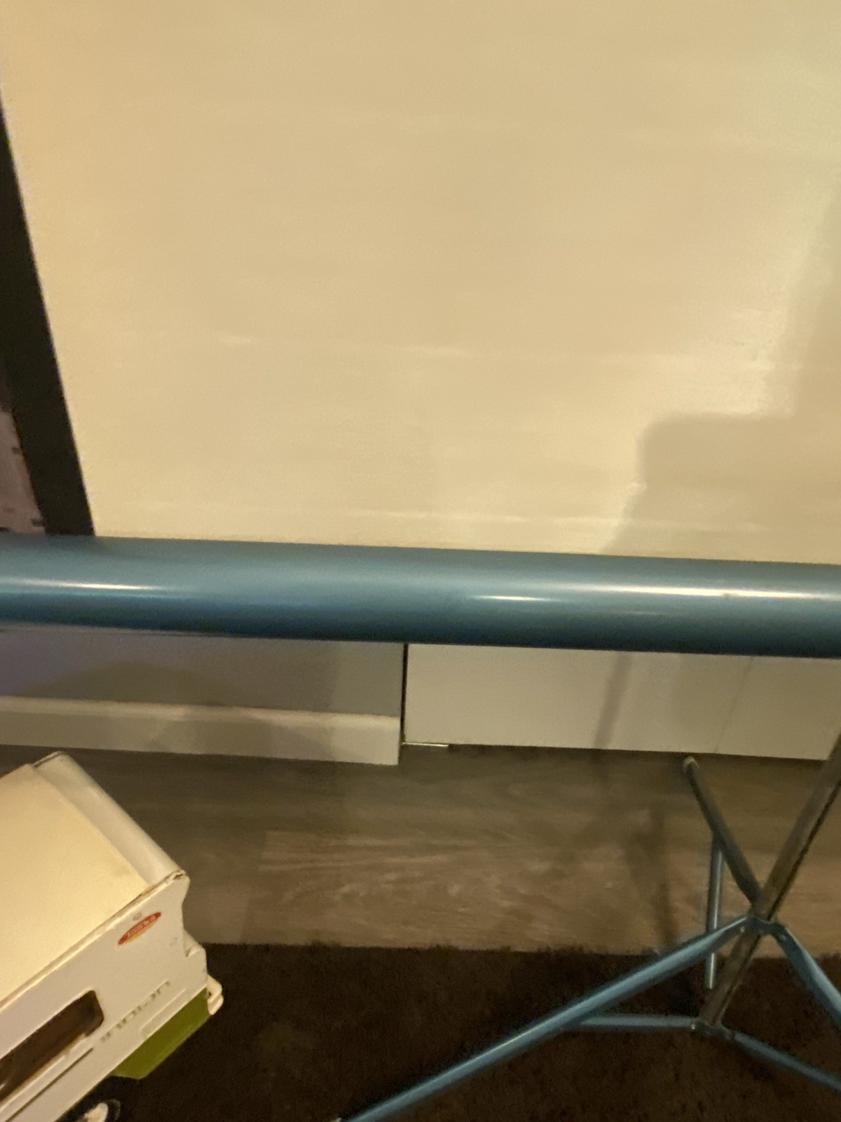 Da-Lite Flyer Projector Screen With Carrier