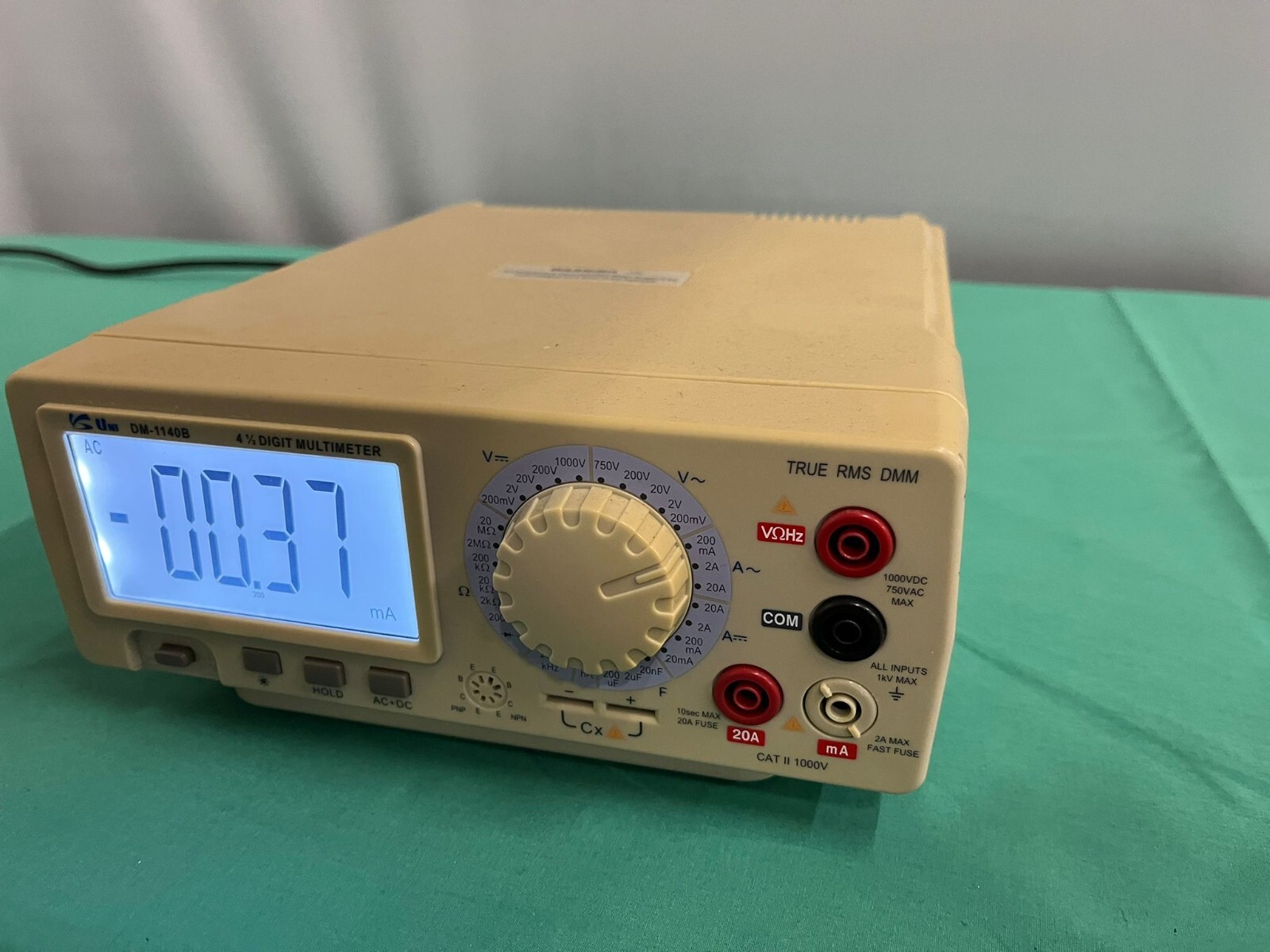 UniSource DM-1140B Manual Range Bench-Type Digital Multimeter