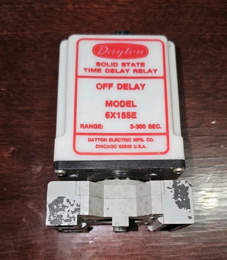 DAYTON 6X155E Solid State Time Delay Relay 3-300SEC 120VAC W/Socket 6X156E