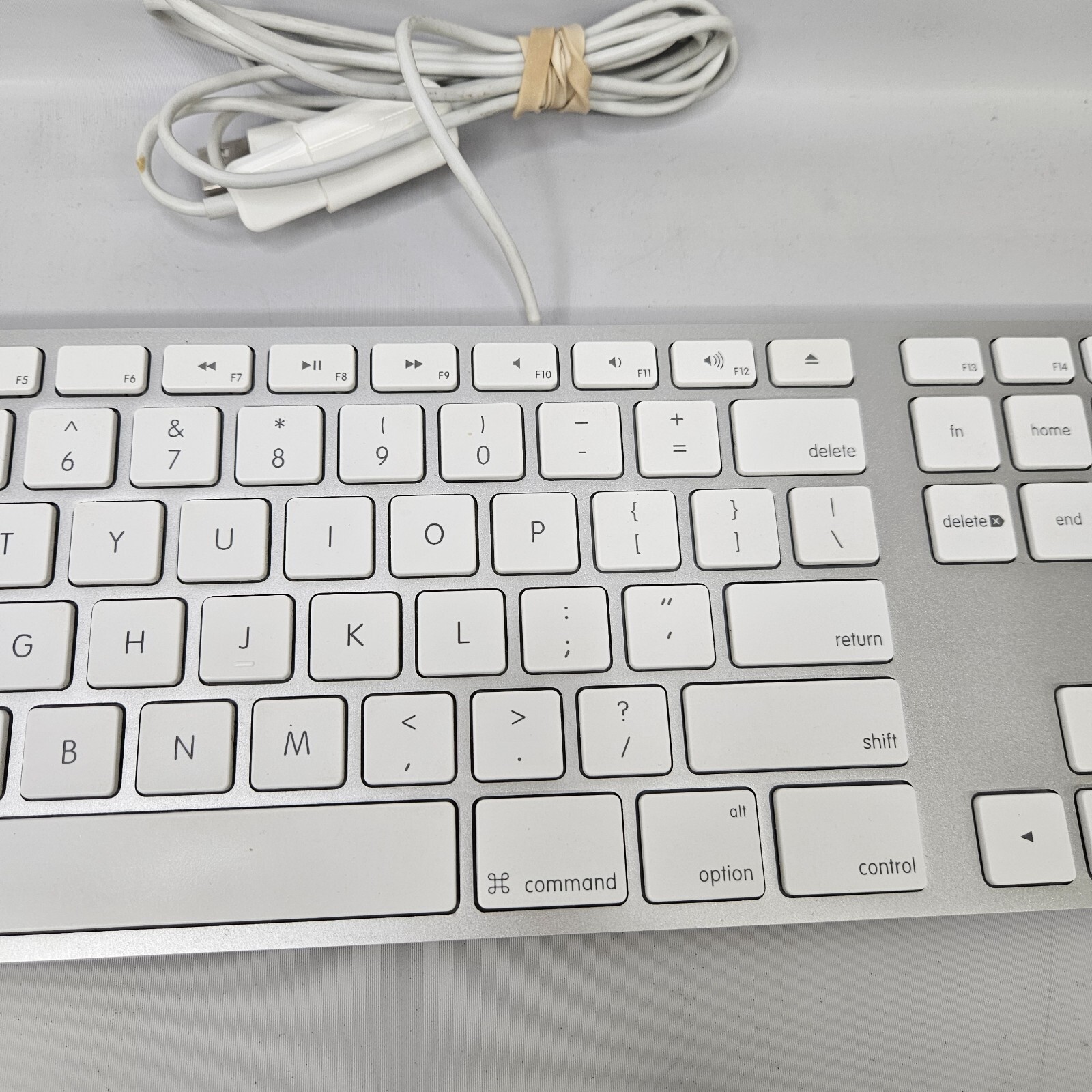Apple A1243 Wired Mac Standard USB Keyboard w/ Numeric Keypad White EUC Tested