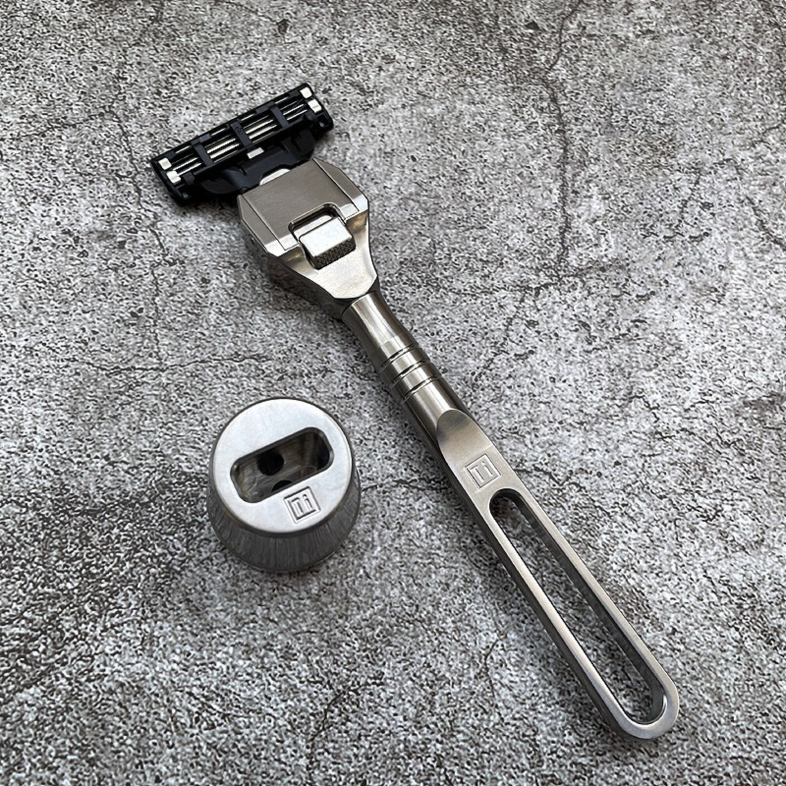 Titanium Alloy Razor Manual Traditional Simple Shaver Titanium Base Men