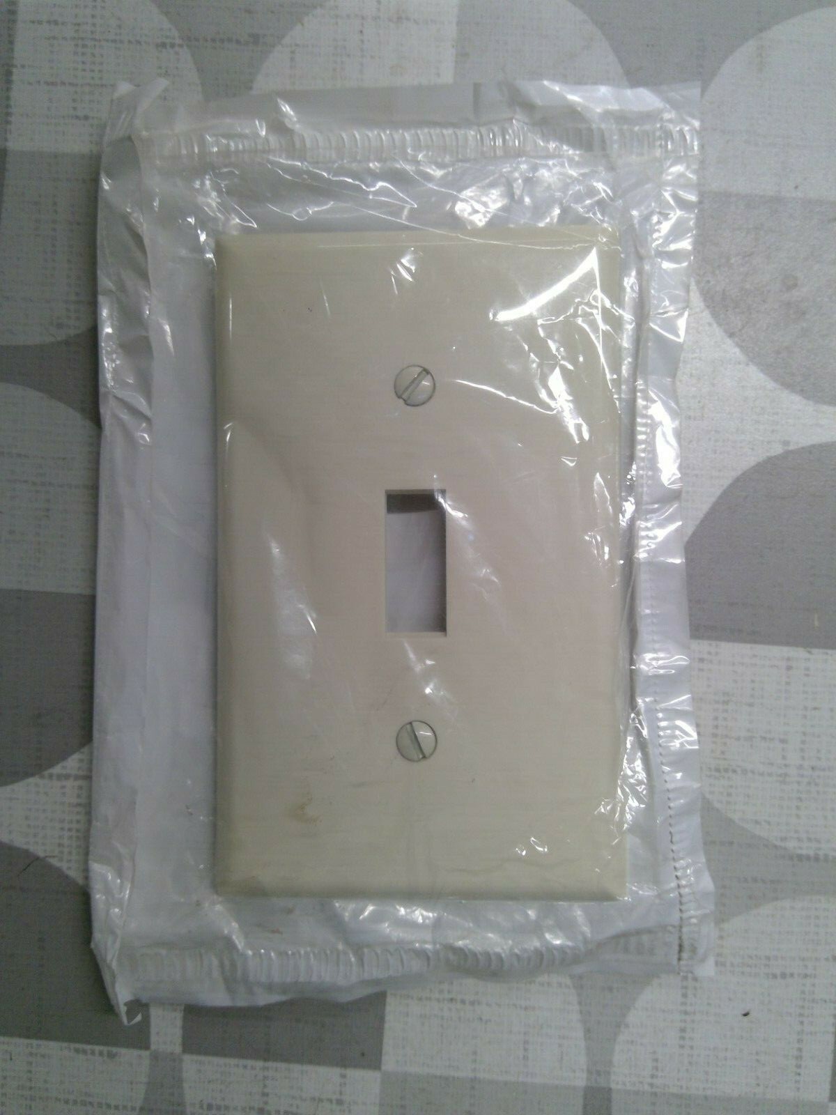 Leviton 80701-T 1 Gang Toggle Switch Wallplate, Light Almond **Free Shipping**