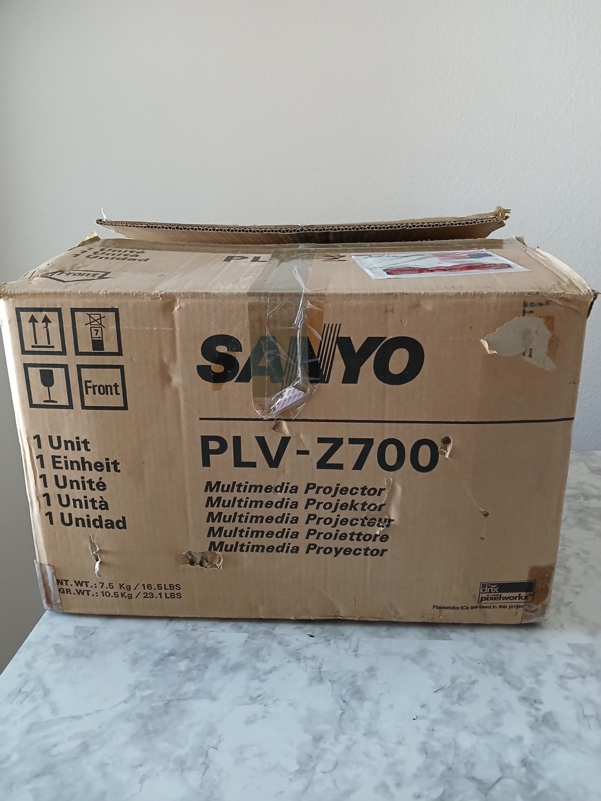 Sanyo PLV-Z700 Projector  1080P Home Theater Projector with Remote.