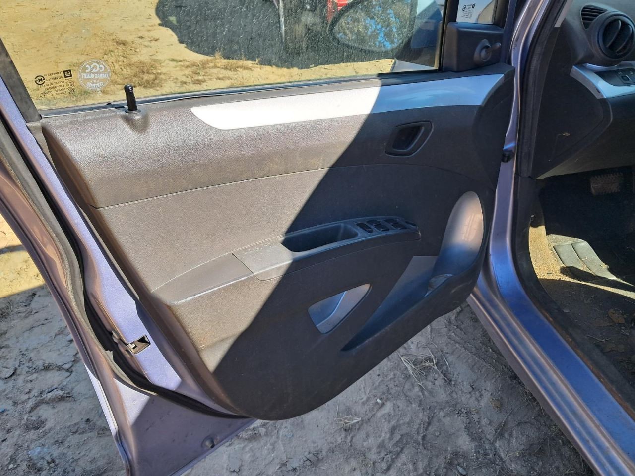 SPARK 2014 Glove Box 4824895