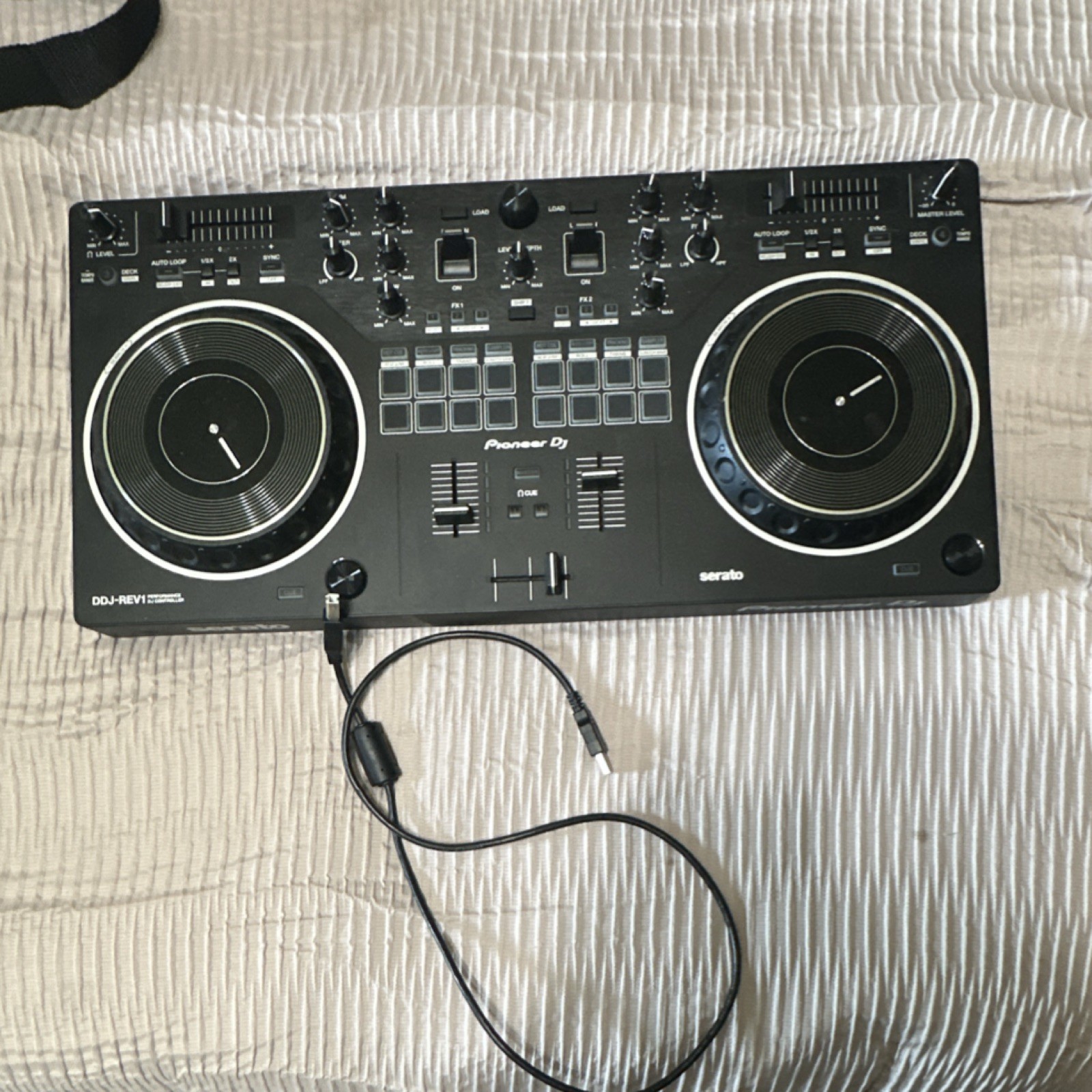 Pioneer DJ DDJ-REV1 Serato DJ 2-Deck 2-Channel Controller, 16 Pads Black