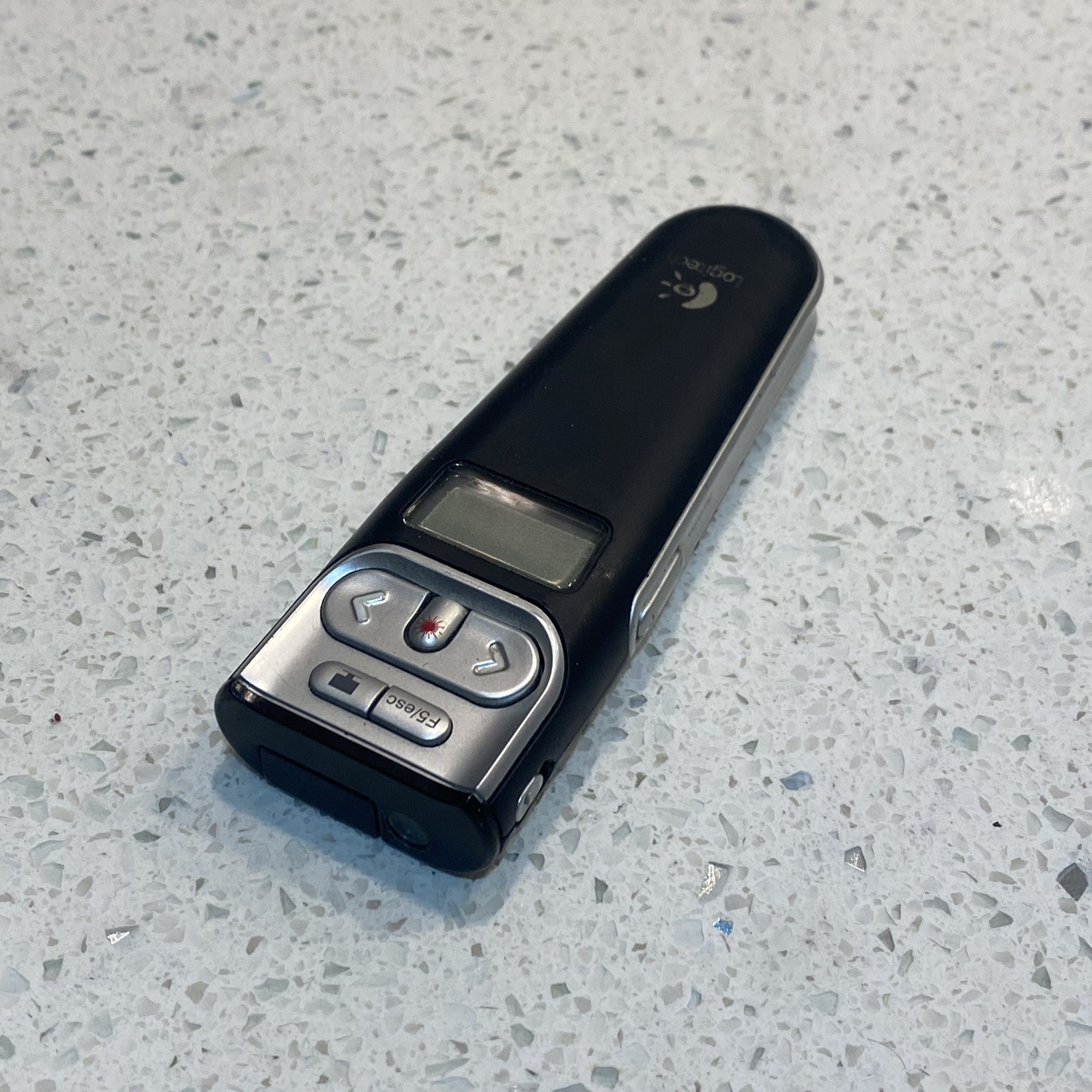 Logitech Cordless 2.4 GHz Presenter Laser Pointer R-R0001 timer, screen, USB-A