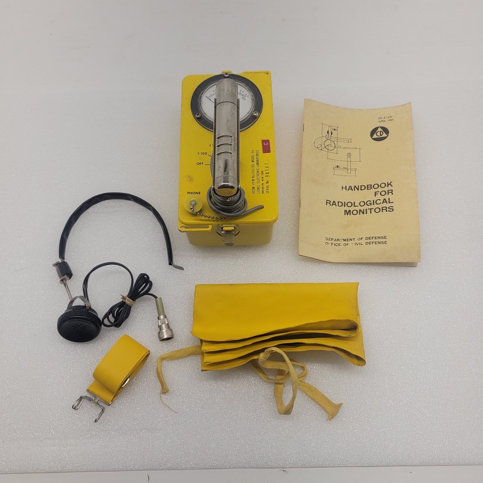 CIVIL DEFENSE VICTOREEN CDV-700 MOD. 6B RADIATION DETECTOR / GEIGER COUNTER